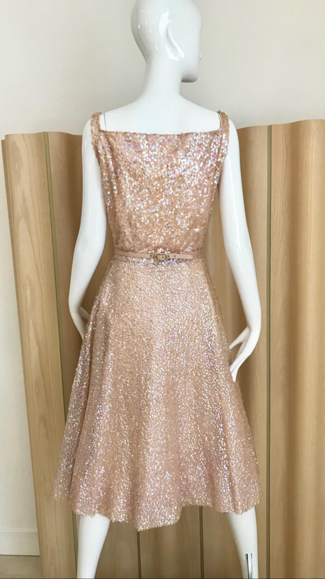 1950er Maurice Rentner Pailletten-Cocktailkleid (Beige) im Angebot