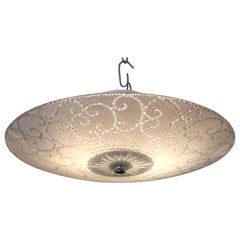 Lampe à encastrer à deux douilles en laiton MCM des années 1950, avec abat-jour en verre dépoli et gravé