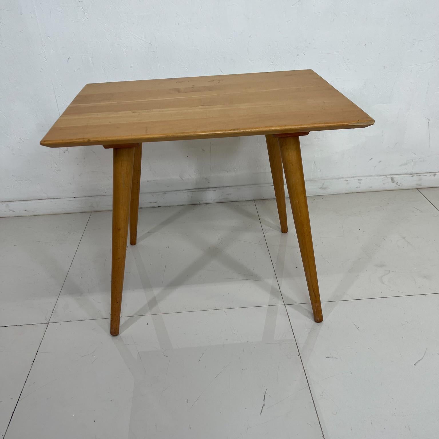 1950s Classic MCM Paul McCobb Planner Group Side Table in Solid Maple Wood In Fair Condition In Chula Vista, CA