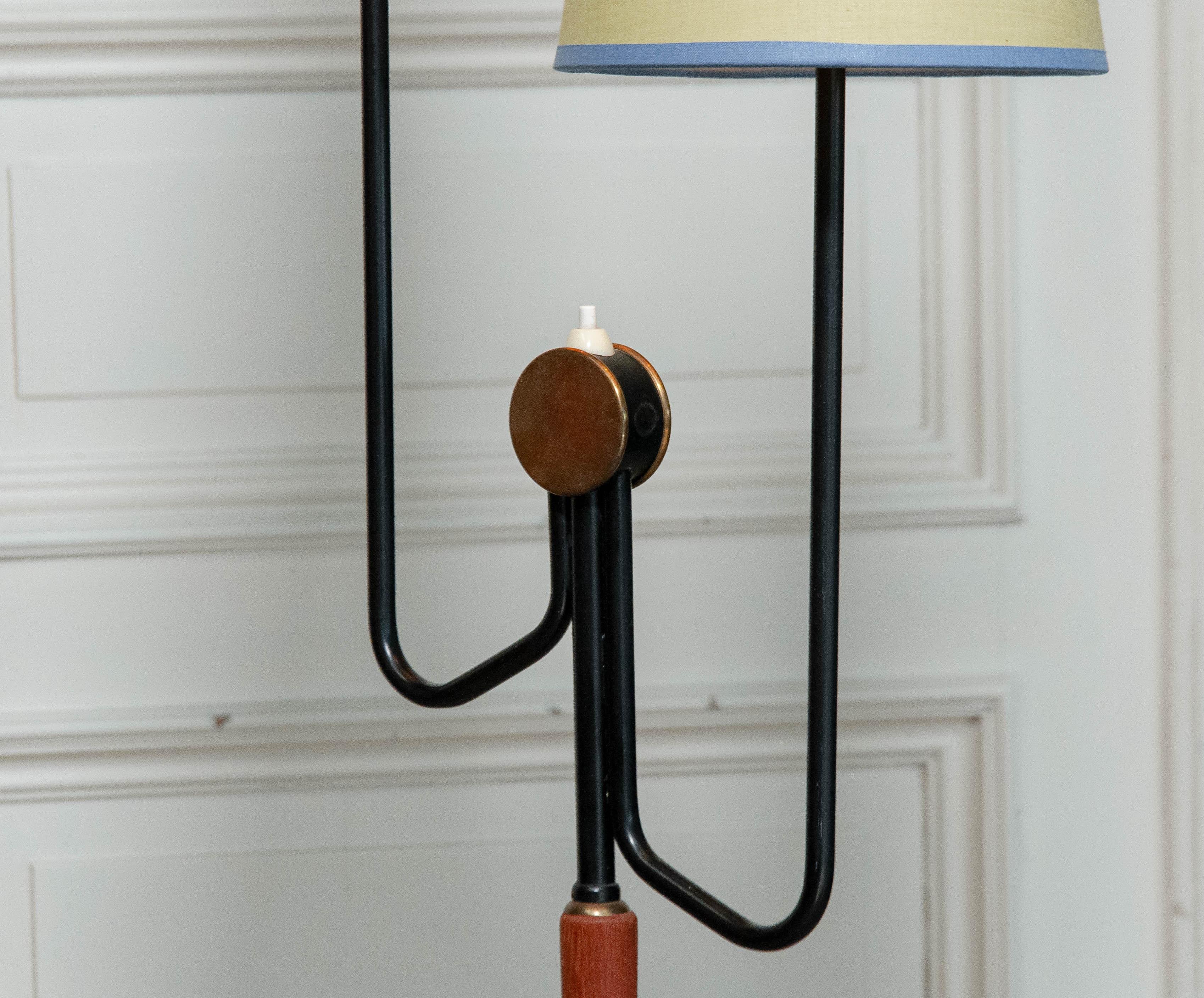 1950s , Metal and Brass Floor Lamp by Möllers Armaturfabrik , Sweden In Good Condition In Silvolde, Gelderland