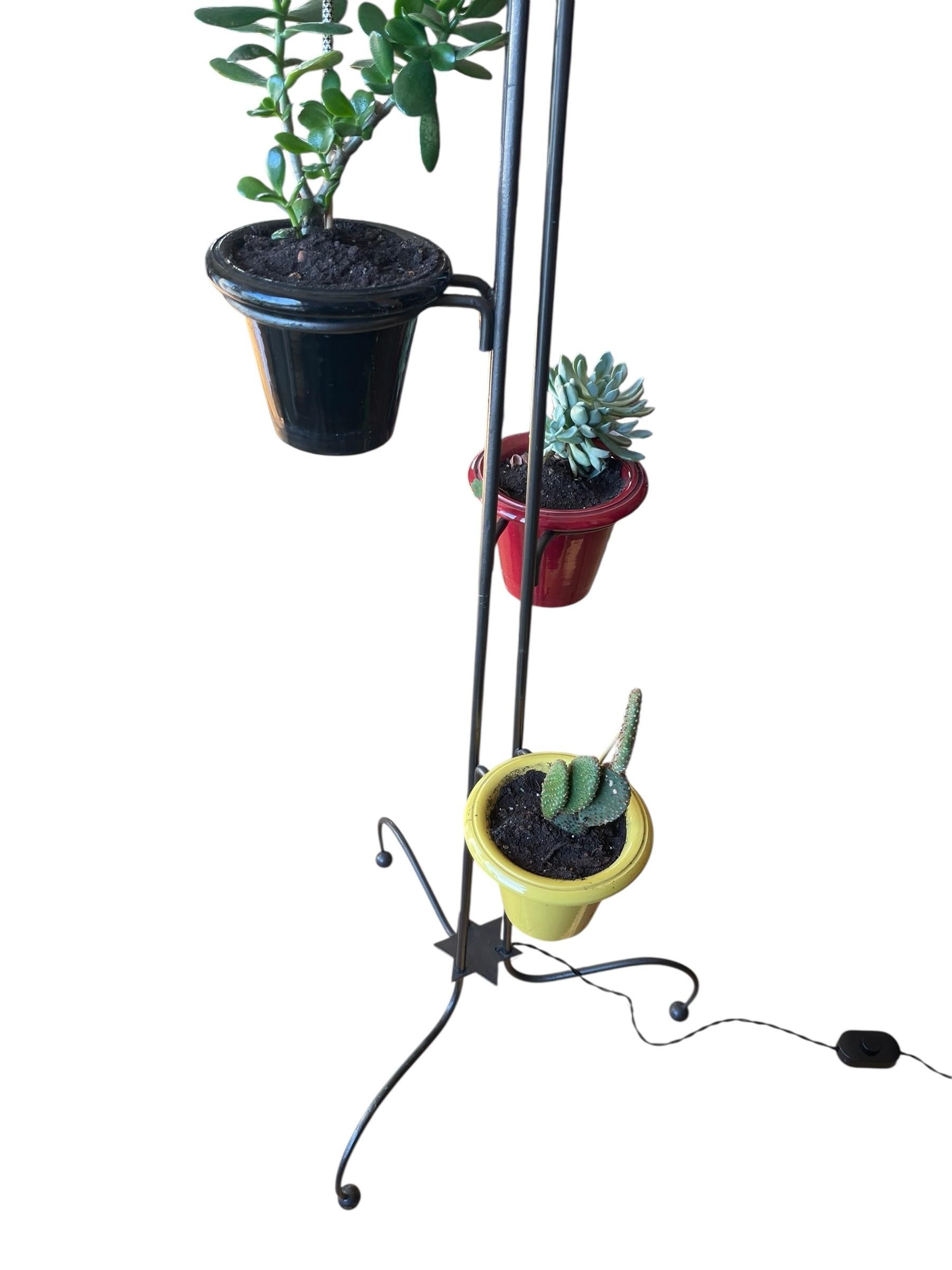 Lampada da terra a vaso di fiori in metallo e ceramica degli anni '50 di Asselbure In condizioni buone in vendita a Bois-Colombes, FR