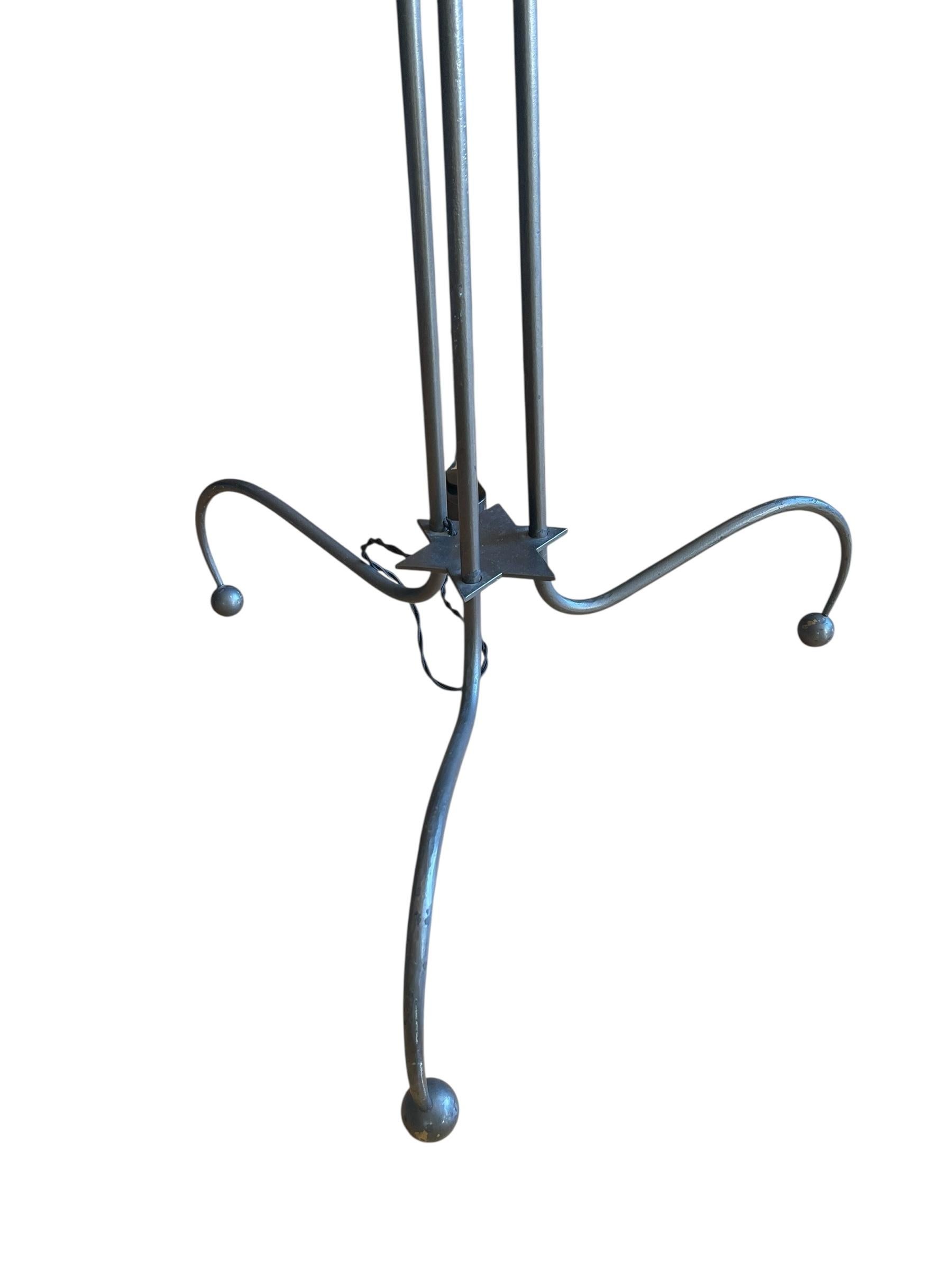 Lampada da terra a vaso di fiori in metallo e ceramica degli anni '50 di Asselbure in vendita 1