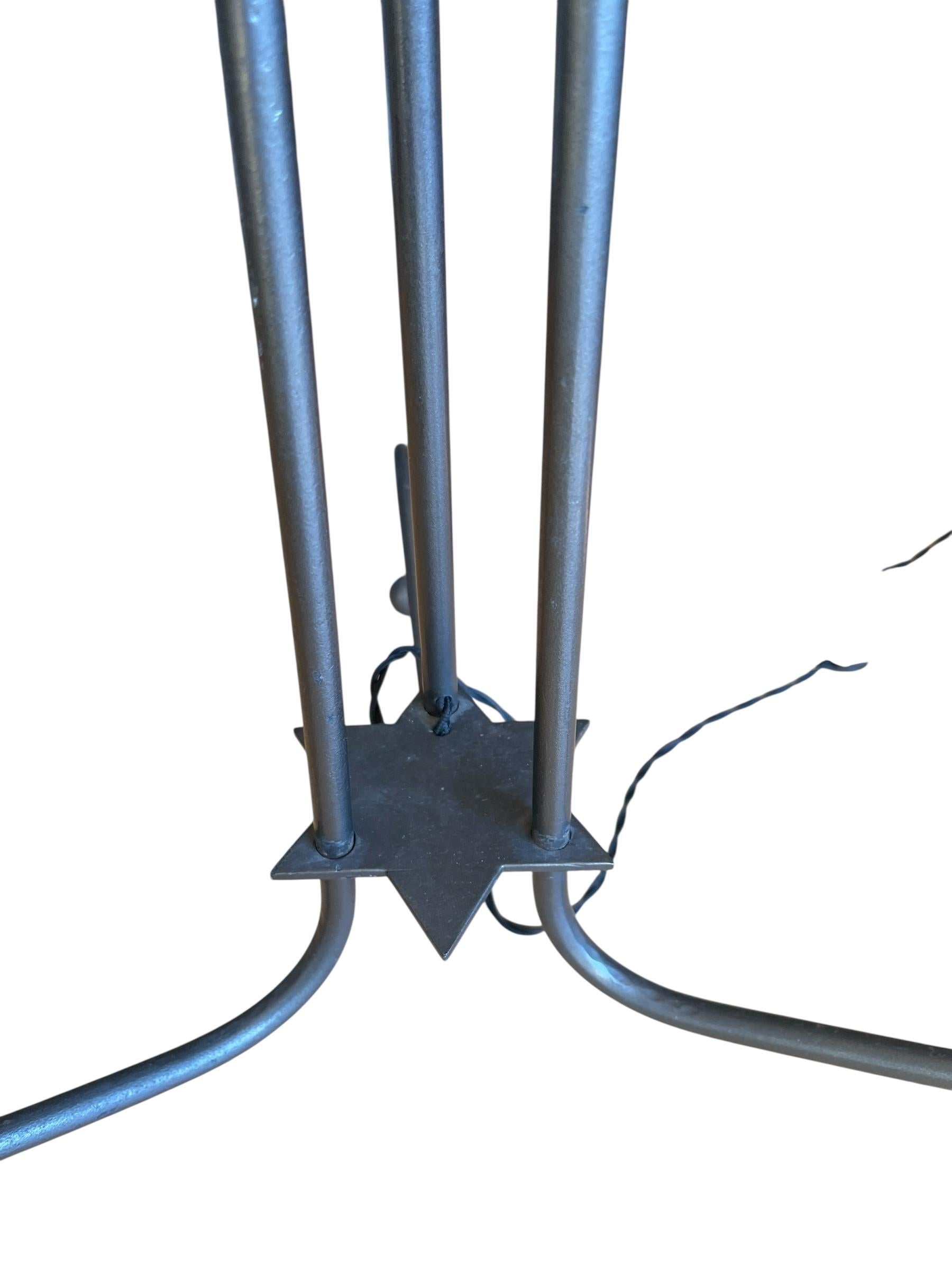 Lampada da terra a vaso di fiori in metallo e ceramica degli anni '50 di Asselbure in vendita 2