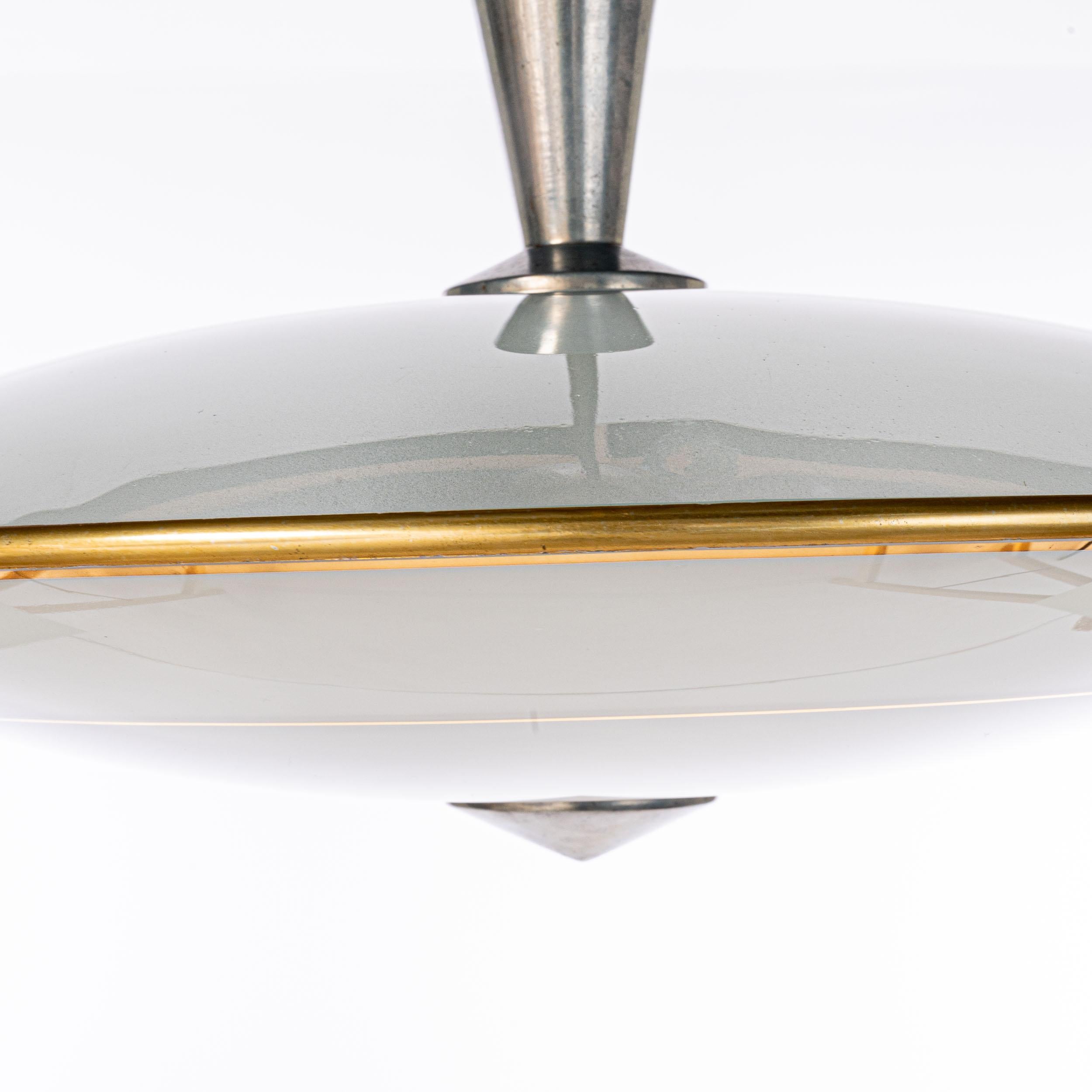 italien Pendentif en métal, laiton et verre des années 1950 dans le style de Pietro Chiesa en vente
