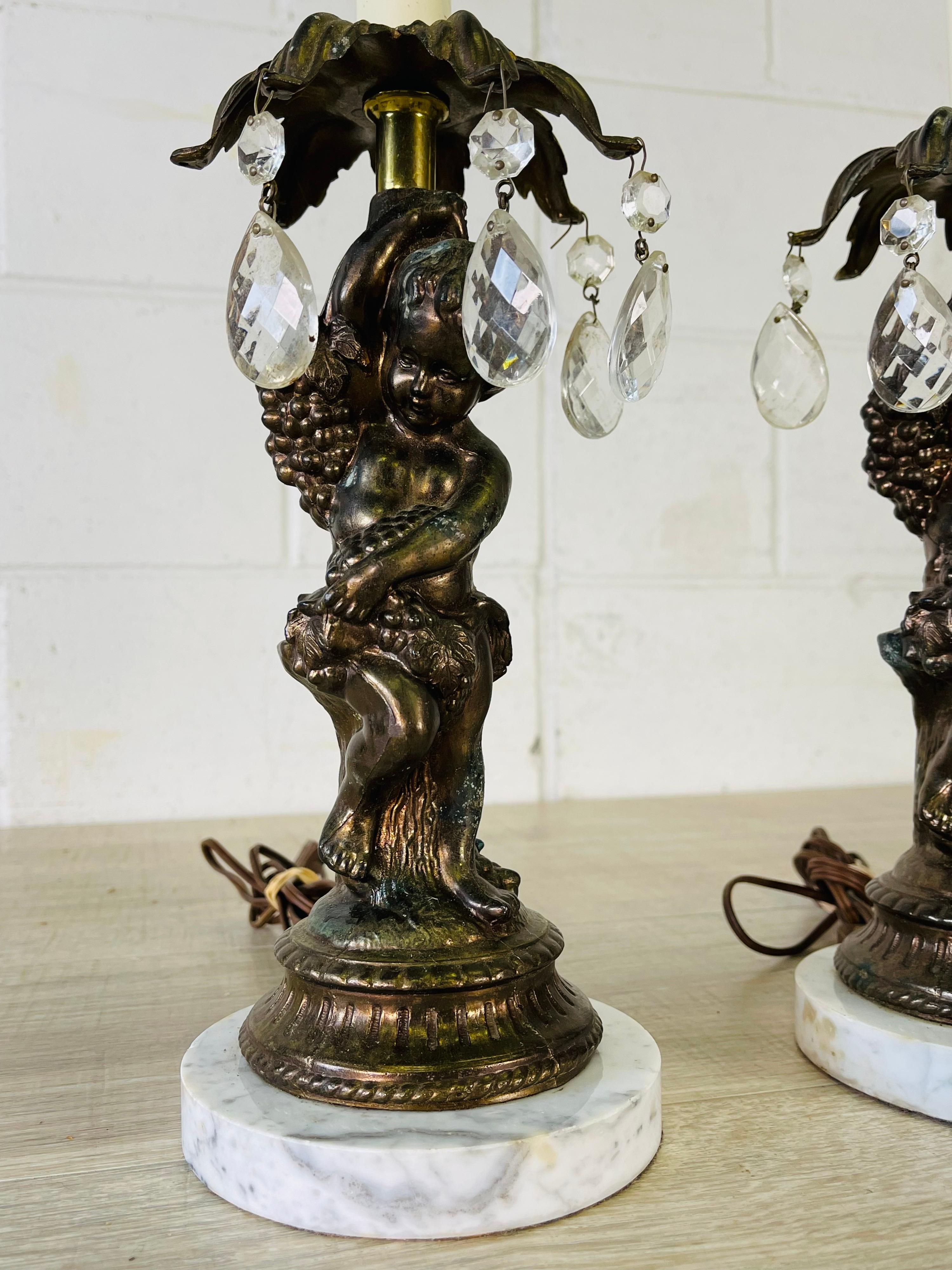 Hollywood Regency Paire de lampes de table Cherub en métal des années 1950 en vente