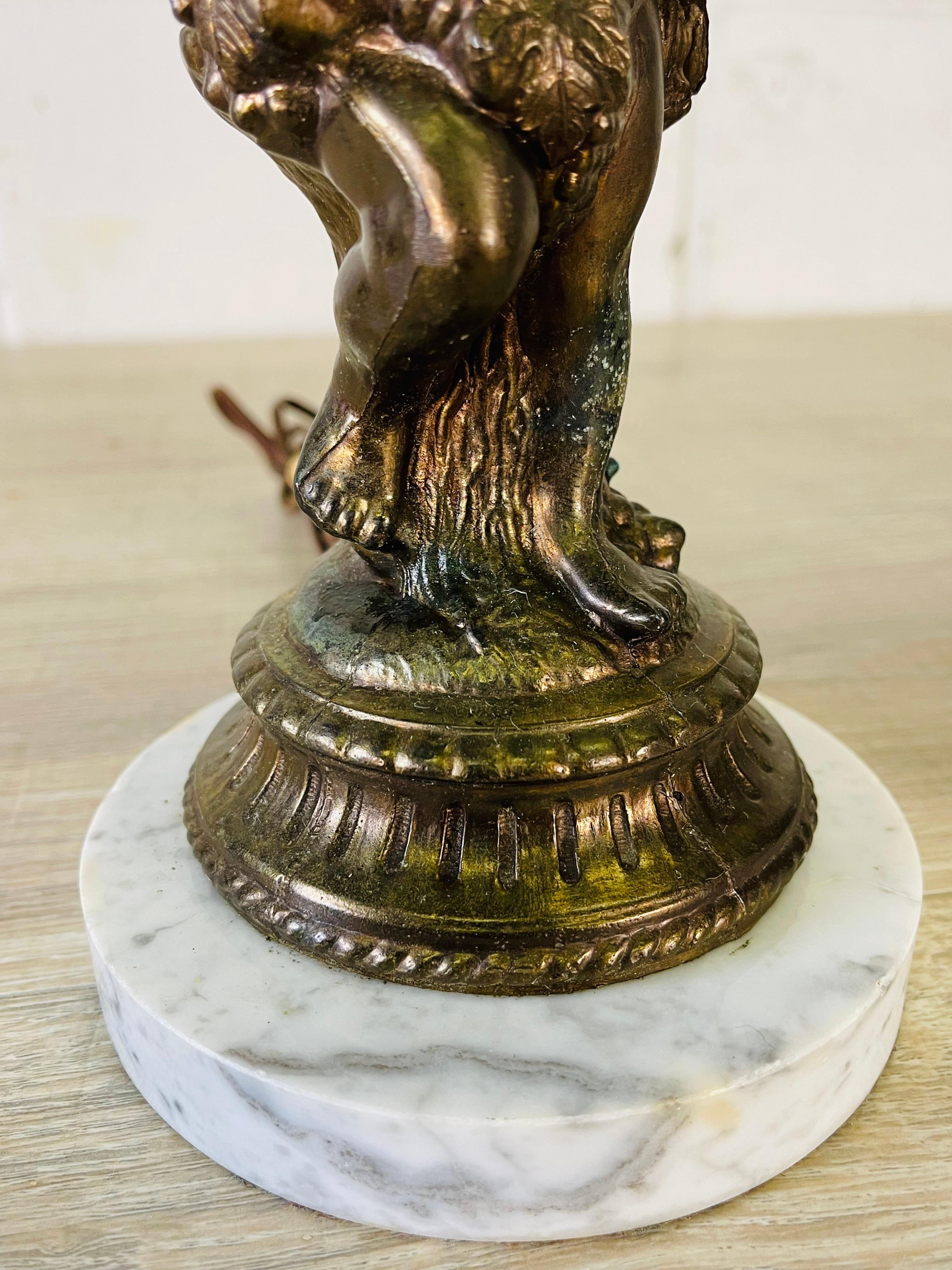1950er Metall Cherub Tischlampen, Paar (Messing) im Angebot