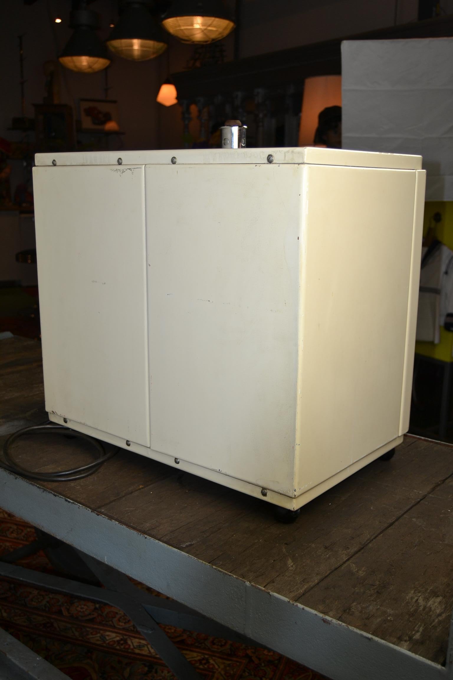 1950s Metal Sterilizer Cabinet, Medical Equipment 7