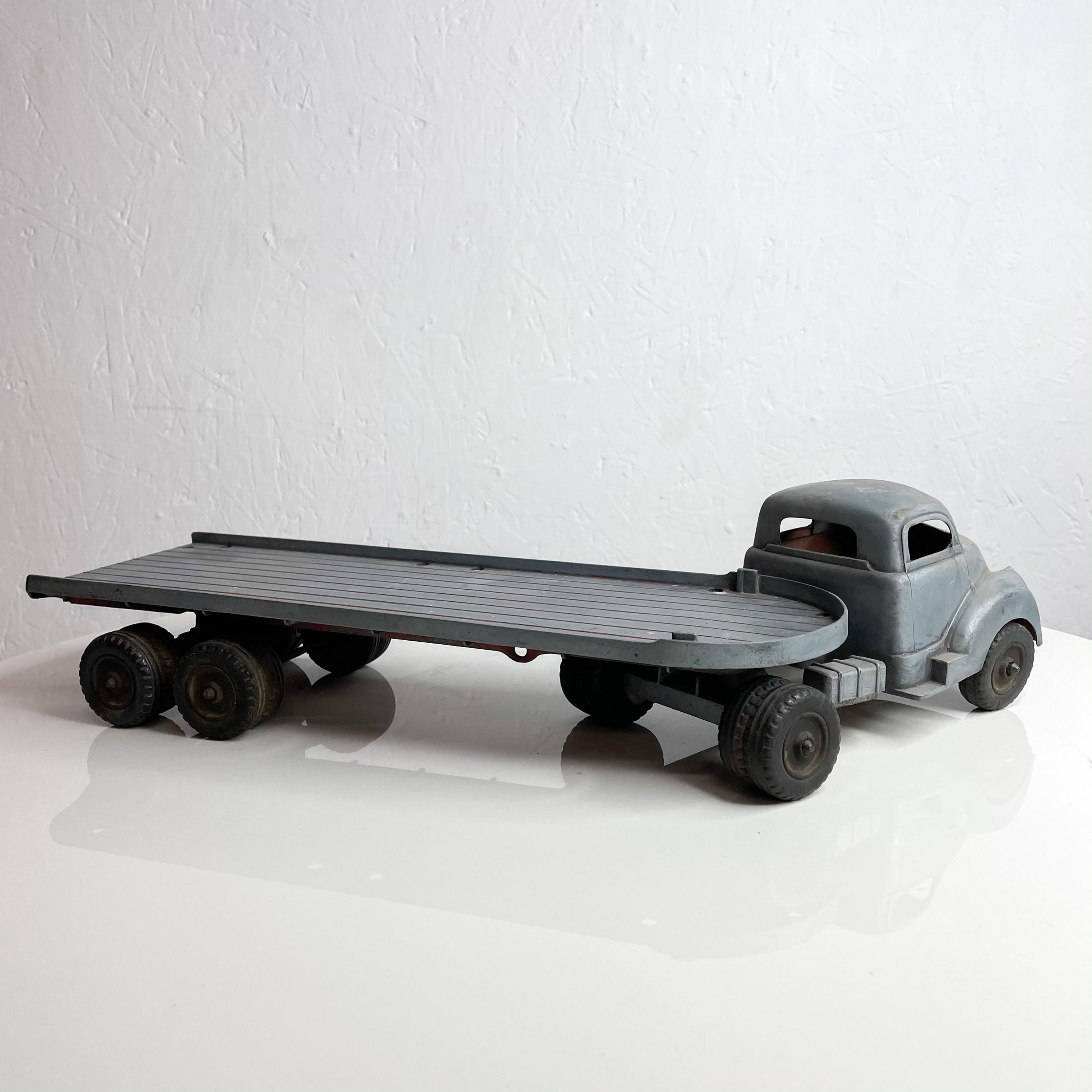 American 1950s Metal Toy Truck 14 Wheeler Stake Cargo Loading Open Flat Bed in Gray Matte