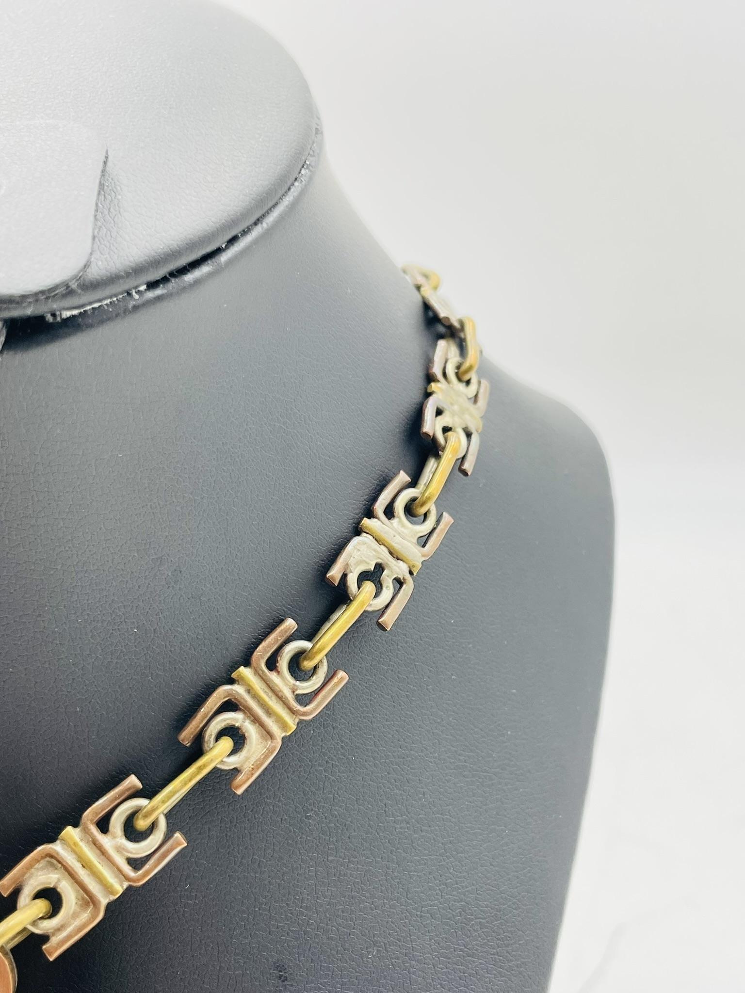 1950s Metales Casados Gemischte Metall Pre-Hispanic Halskette w / Crushed Emerald Inlay im Angebot 3