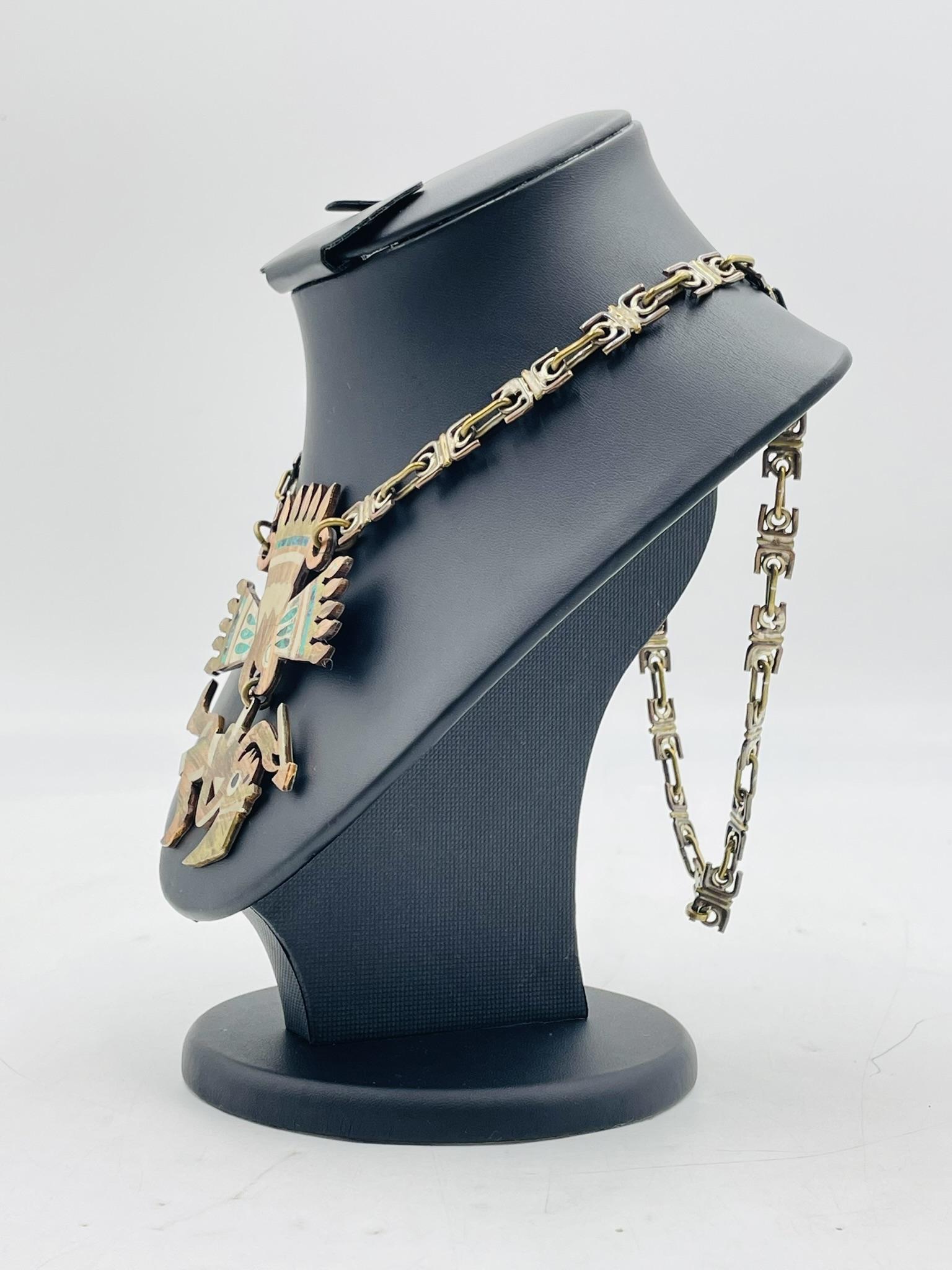 1950s Metales Casados Gemischte Metall Pre-Hispanic Halskette w / Crushed Emerald Inlay (Handgefertigt) im Angebot