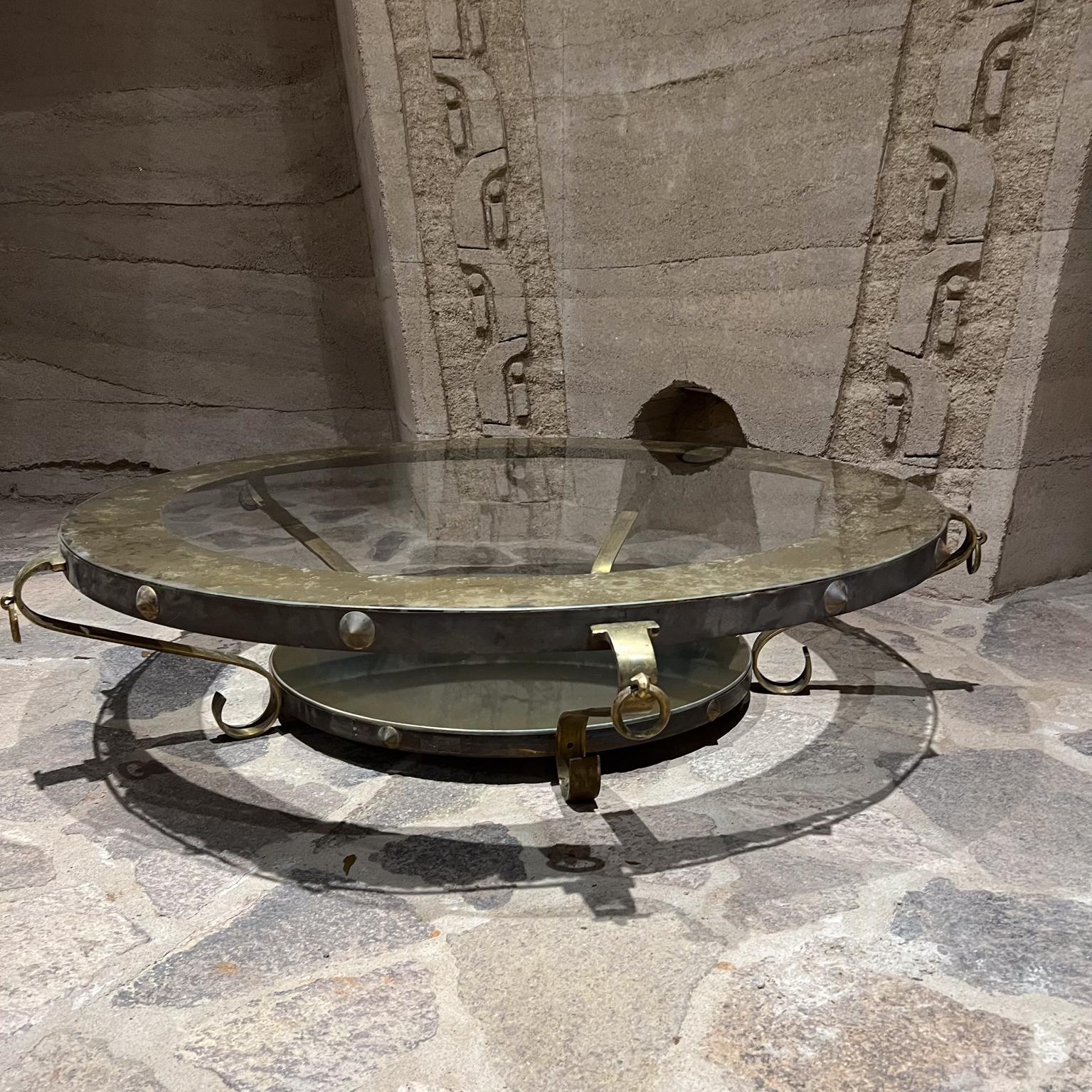 Mesa de centro de cóctel redonda de los años 50 Latón y églomisé Arturo Pani Moderno de mediados de siglo en venta