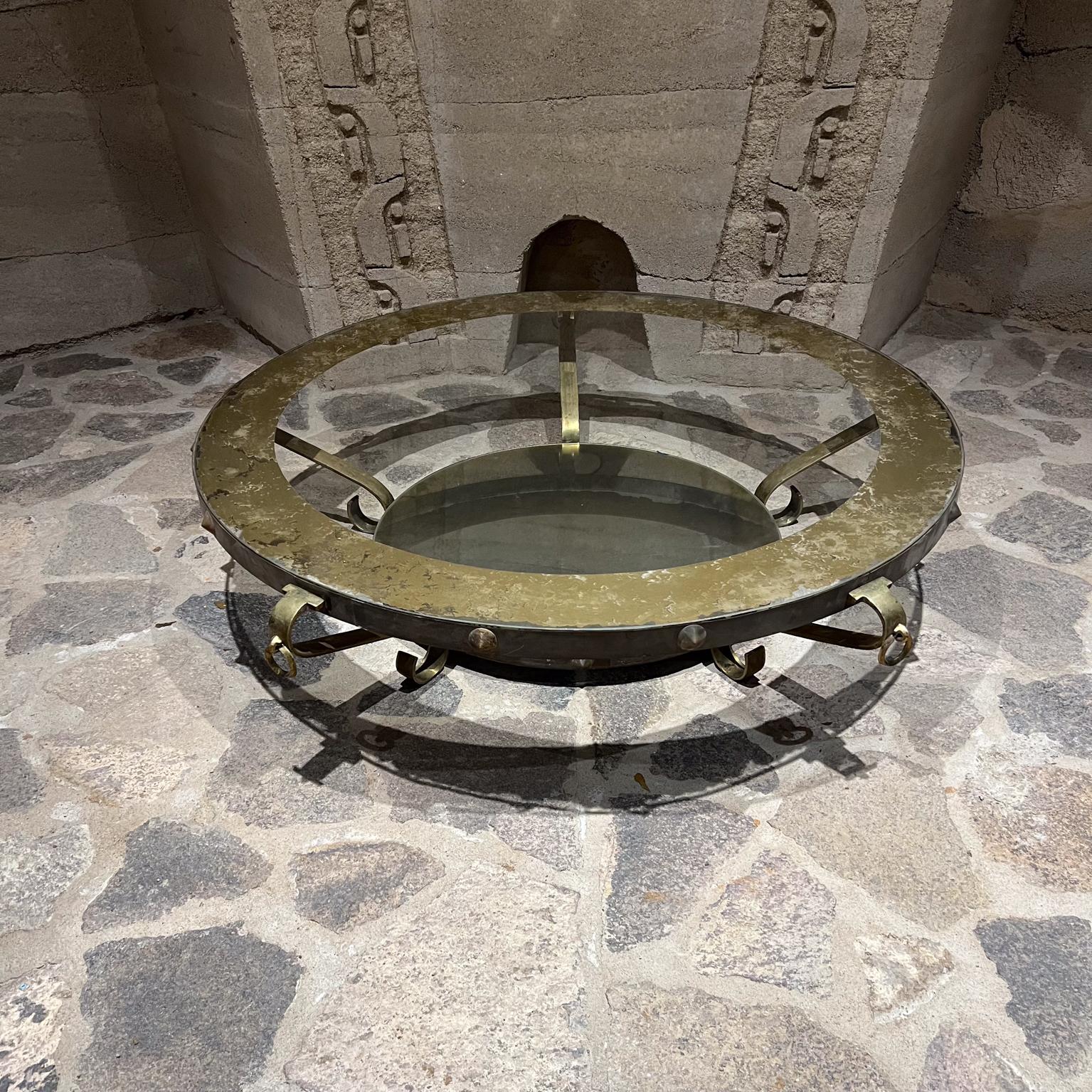 1950s Round Cocktail Coffee Table Brass and Églomisé Arturo Pani en vente 3