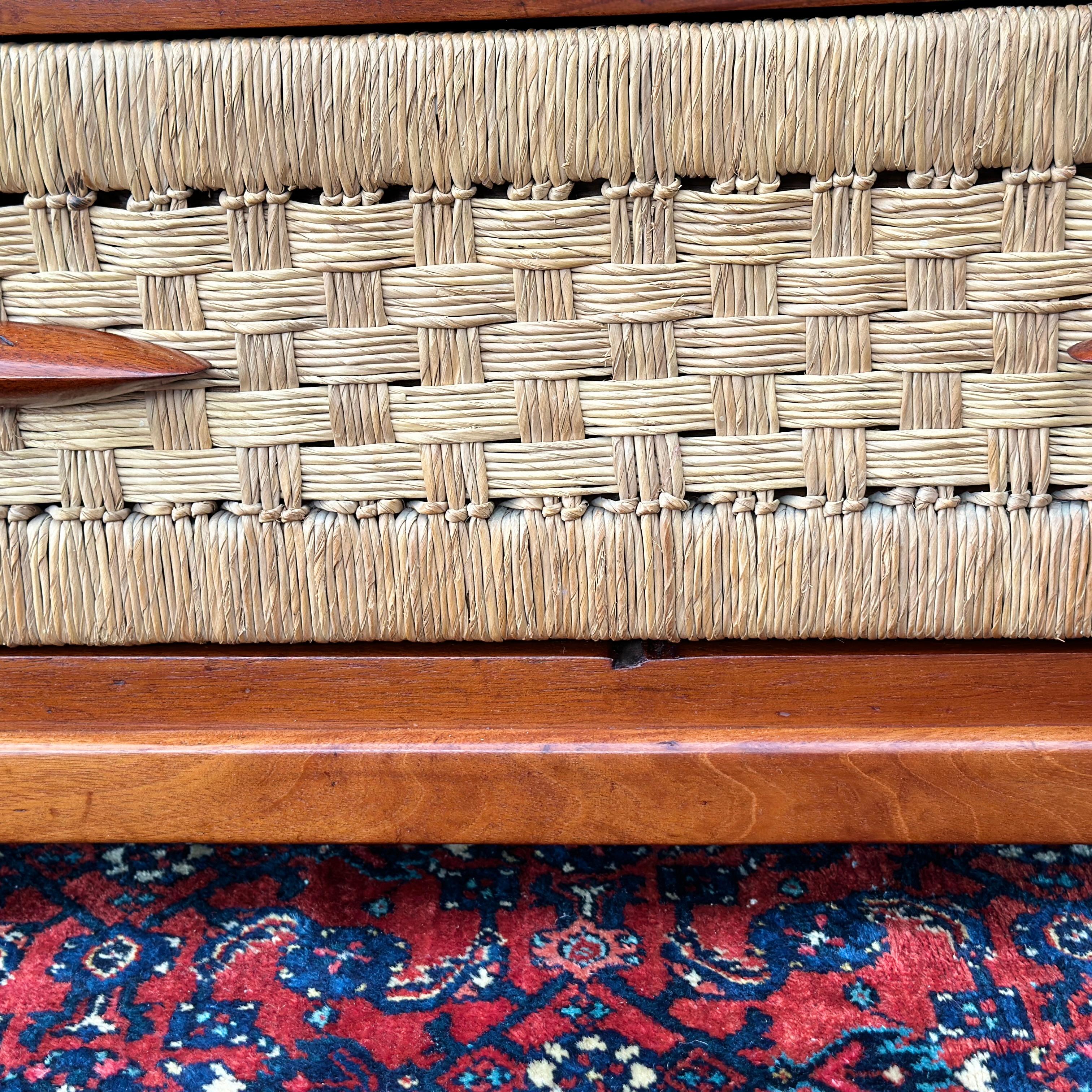 1950's Mexican Organic Modern Mahogany & Woven Seagrass Chest of Drawers im Angebot 4