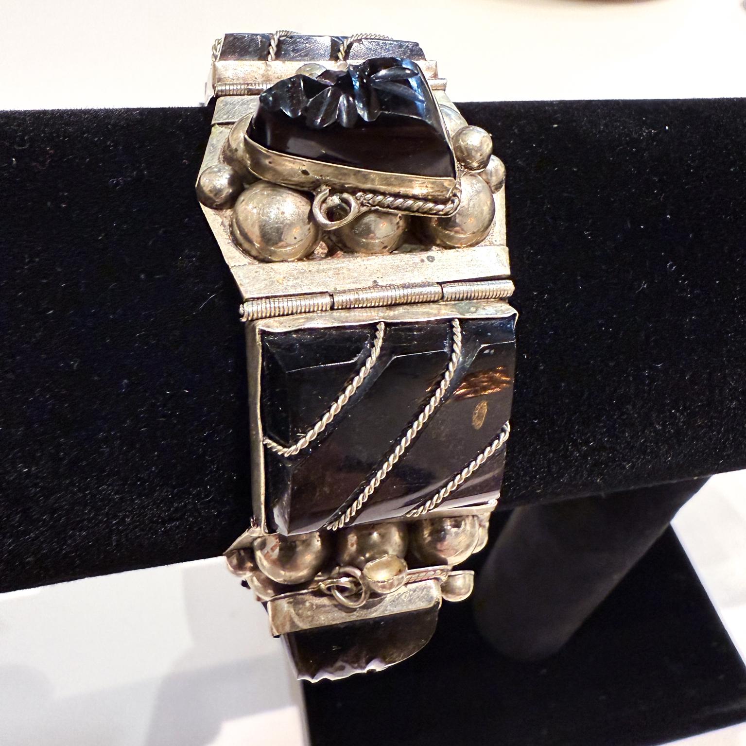 Mid-Century Modern 1950s Taxco Onyx Sterling Silver Link Bracelet Mexico For Sale