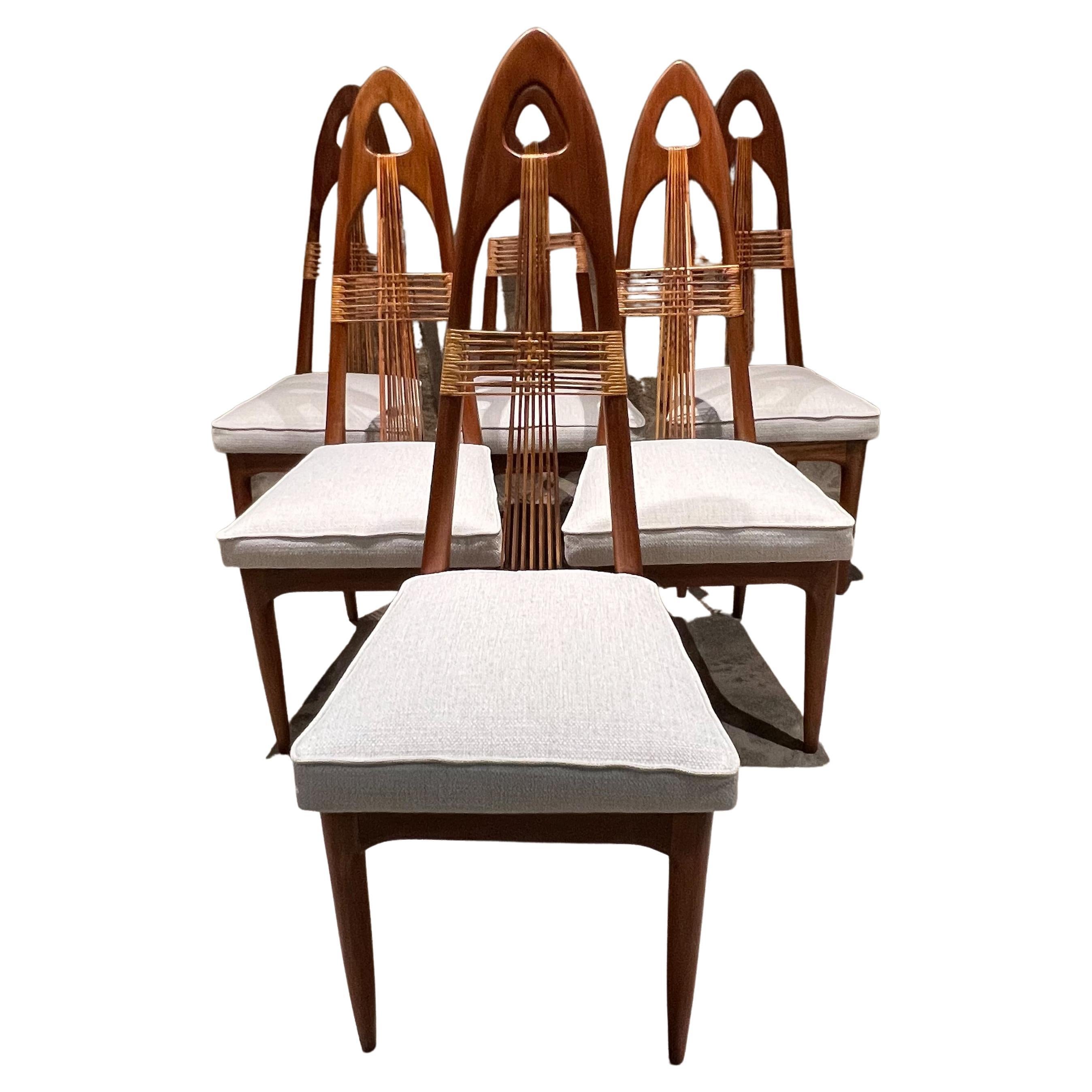 Six spectaculaires chaises de salle à manger mexicaines modernes et gothiques en forme de croix des années 1950 en acajou et rotin