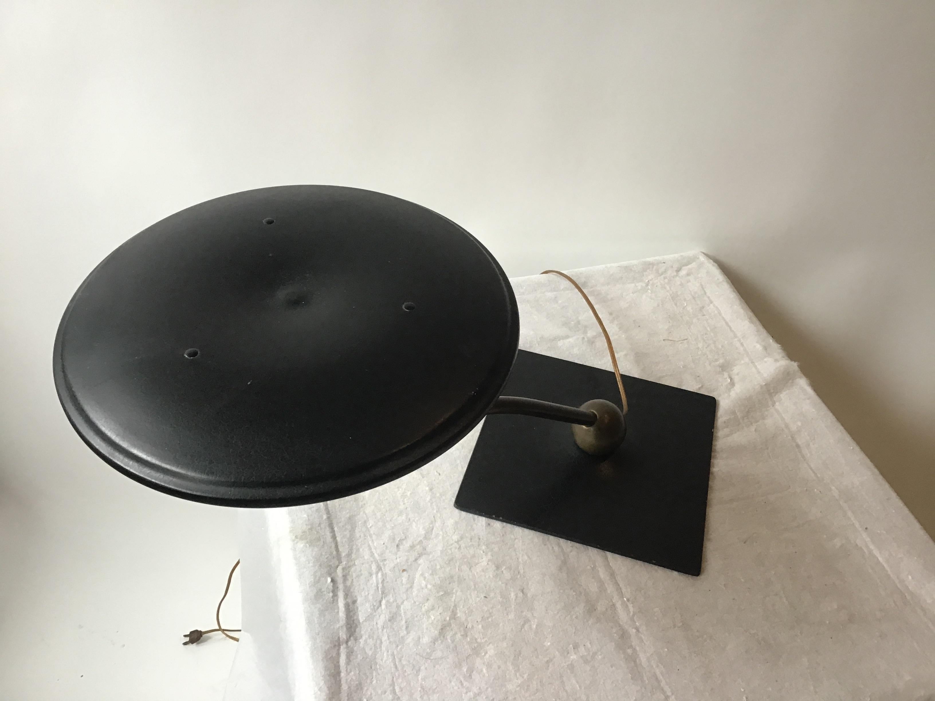 1950s M.G. Wheeler Flying Saucer Lamp In Good Condition For Sale In Tarrytown, NY