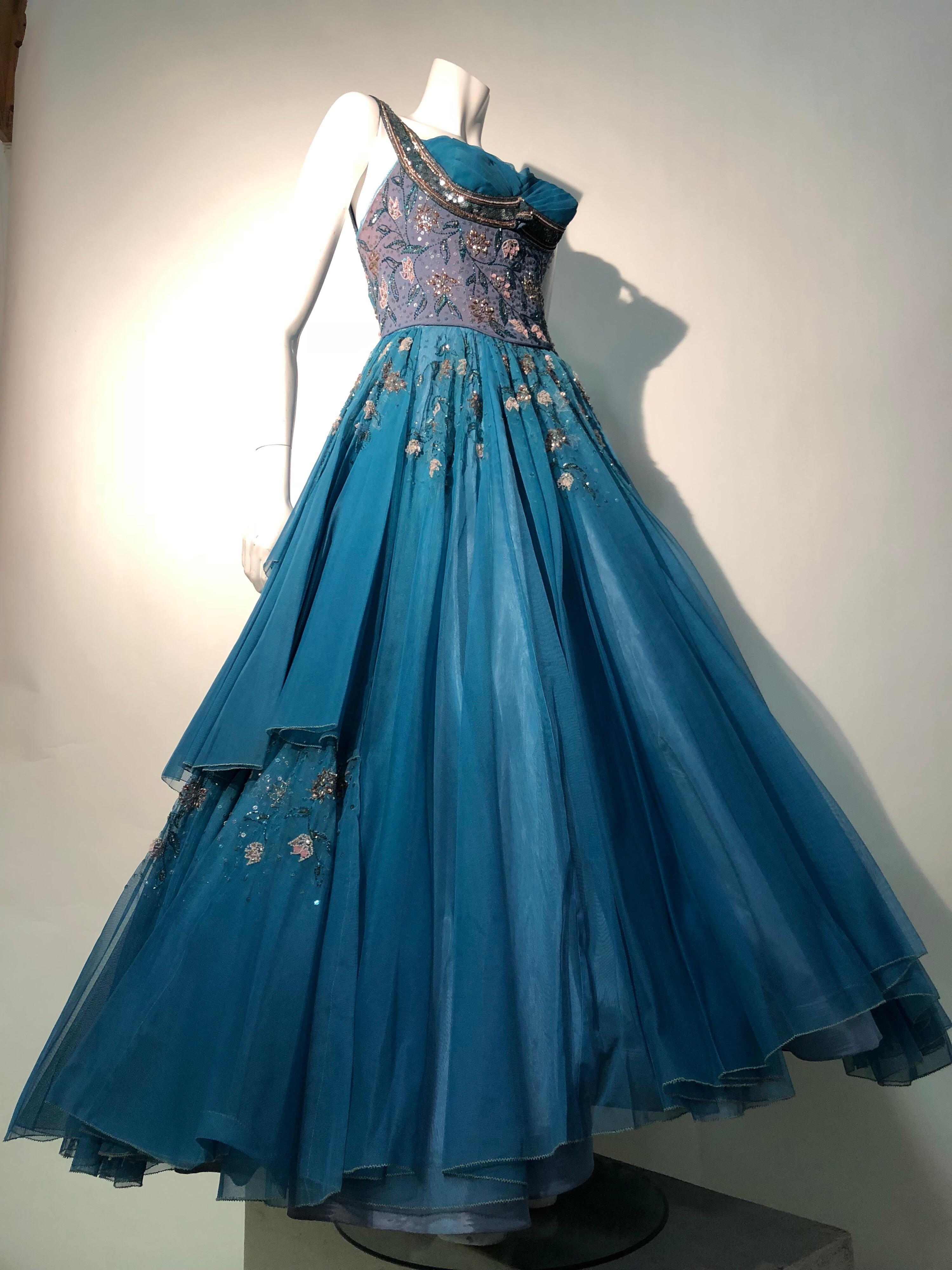 1950s MGM Mme. Robe de bal couture Etoile by Irene Sharaff en tulle de soie et crin de cheval mauve profond et sarcelle : Irene Sharaff, cinq fois lauréate de l'Oscar de la création de costumes, a réalisé cette robe pour une cliente anonyme de la