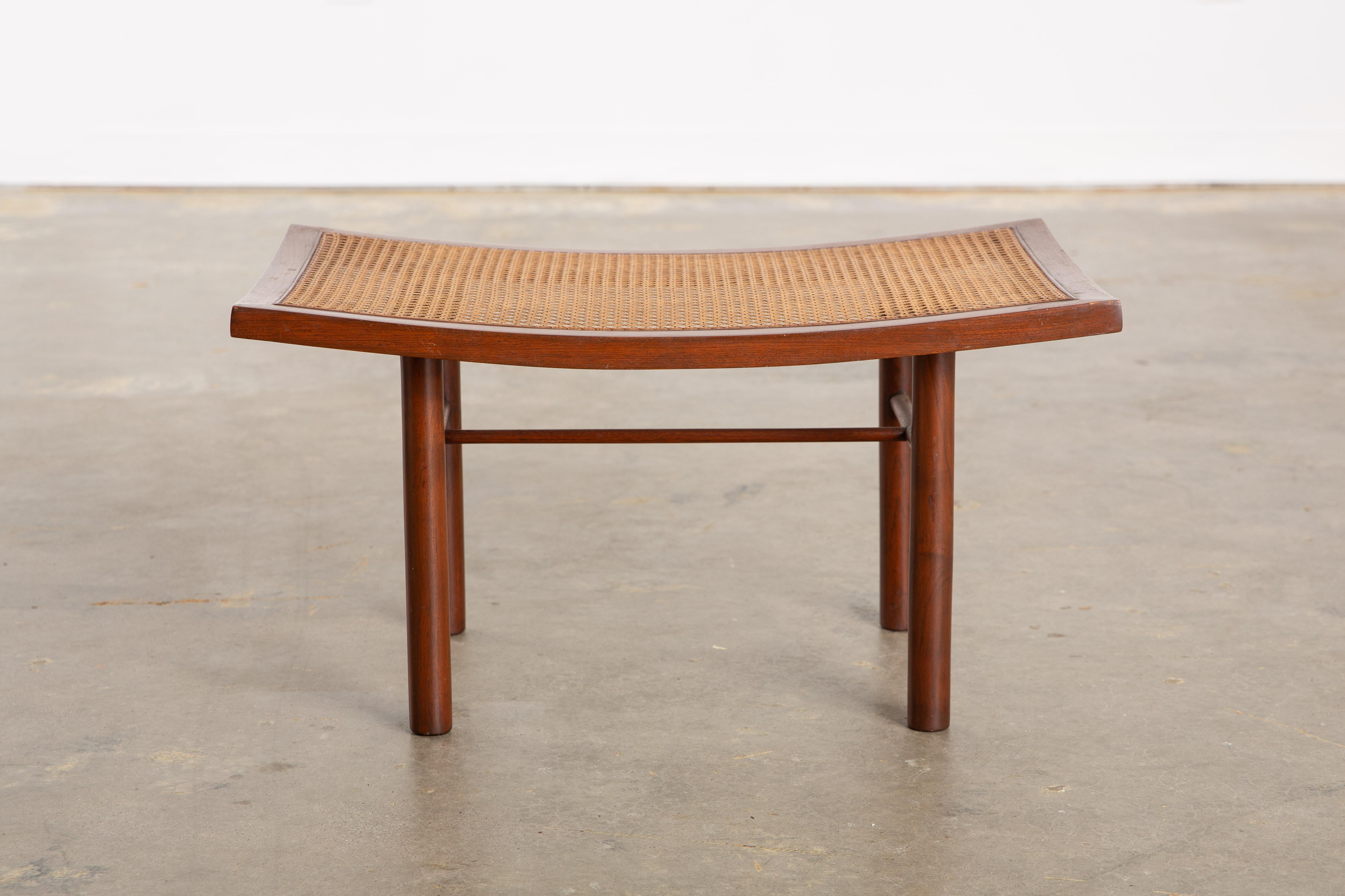 1950's Michael Taylor para Baker Far East Collection Taburete de caña y madera Estadounidense en venta