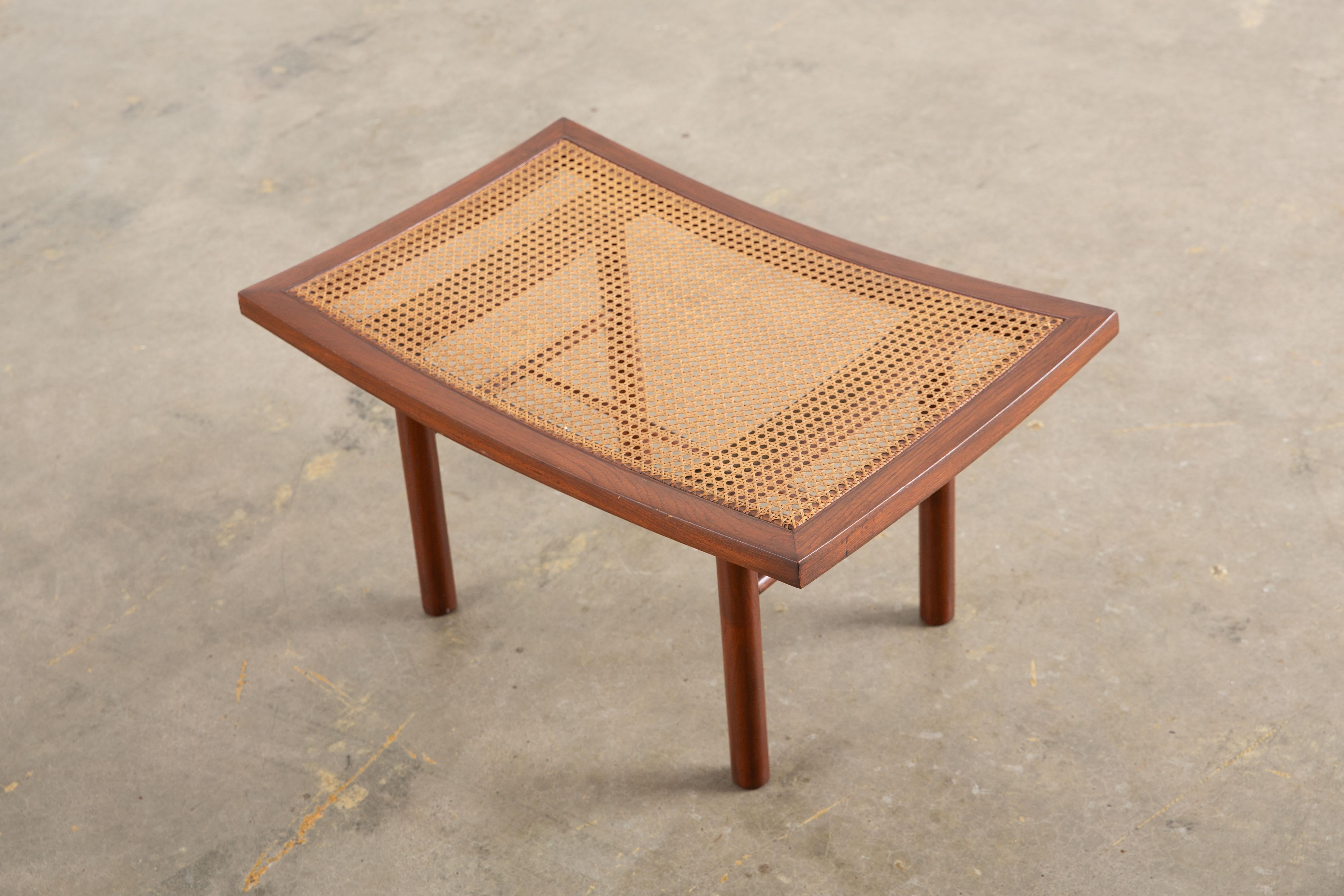 1950's Michael Taylor para Baker Far East Collection Taburete de caña y madera en venta 1