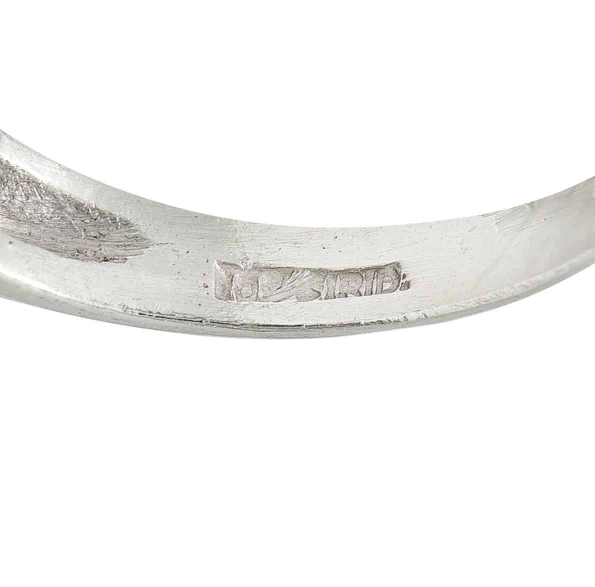 Women's or Men's 1950's Mid-Century 0.50 Carat Diamond Platinum Vintage Fishtail Band Ring For Sale