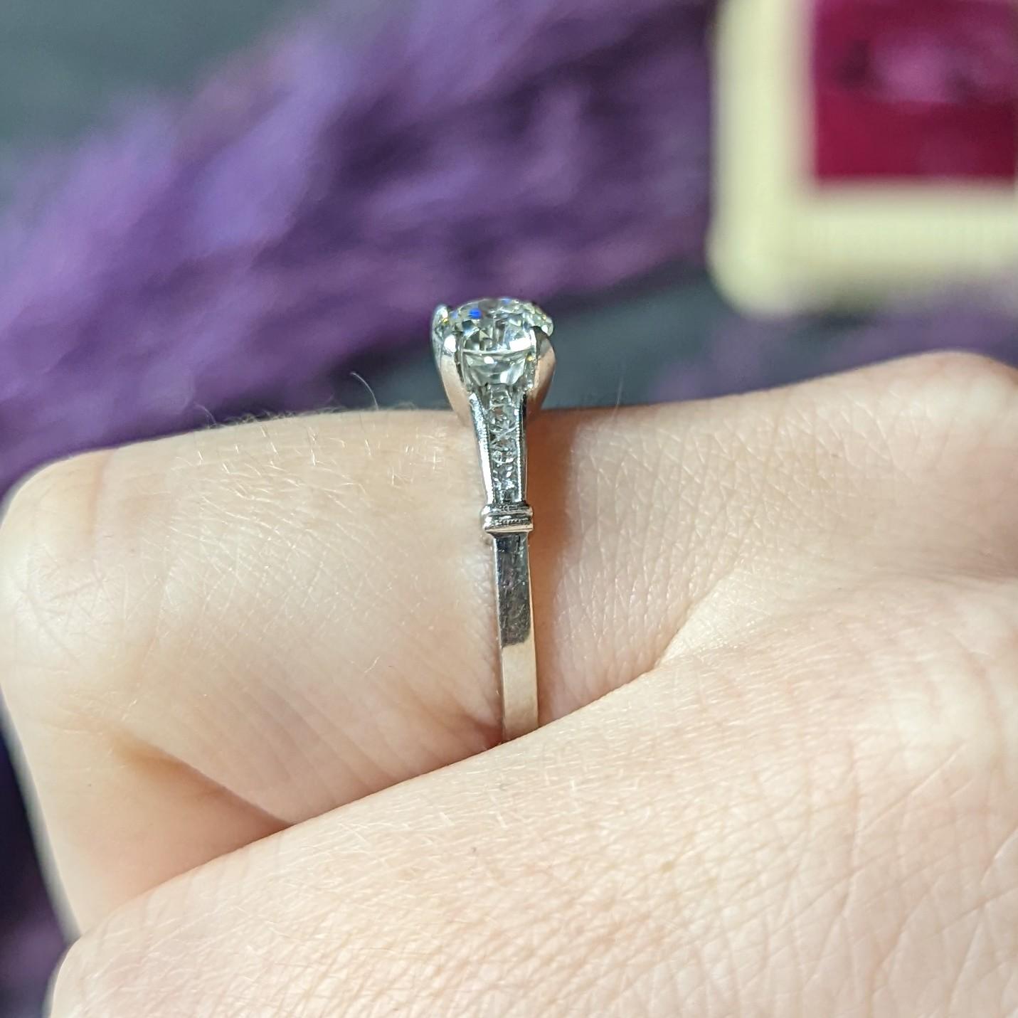 1950's Mid-Century 1.05 Carats Diamond Platinum Engagement Ring For Sale 7