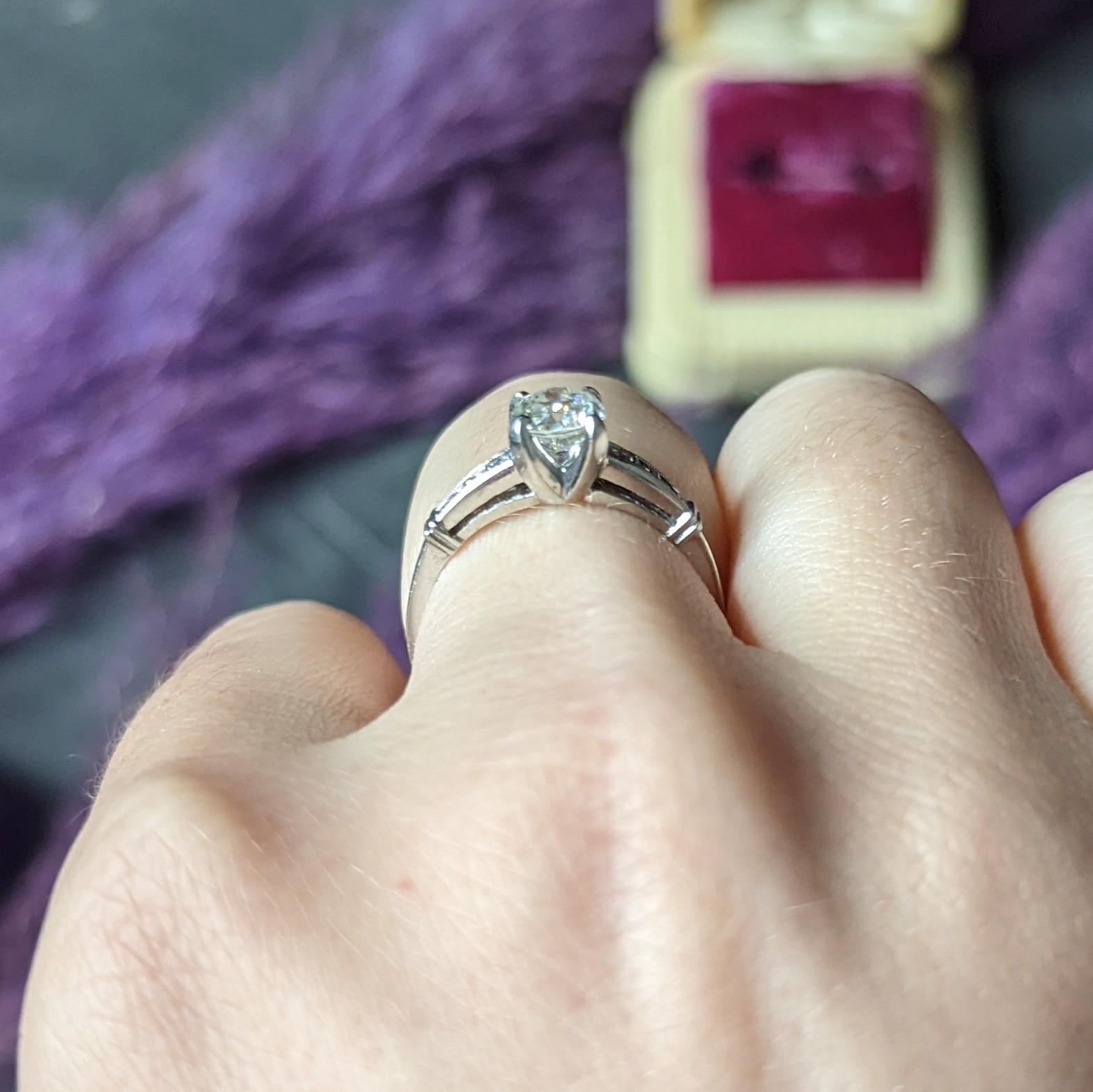 1950's Mid-Century 1.05 Carats Diamond Platinum Engagement Ring For Sale 8