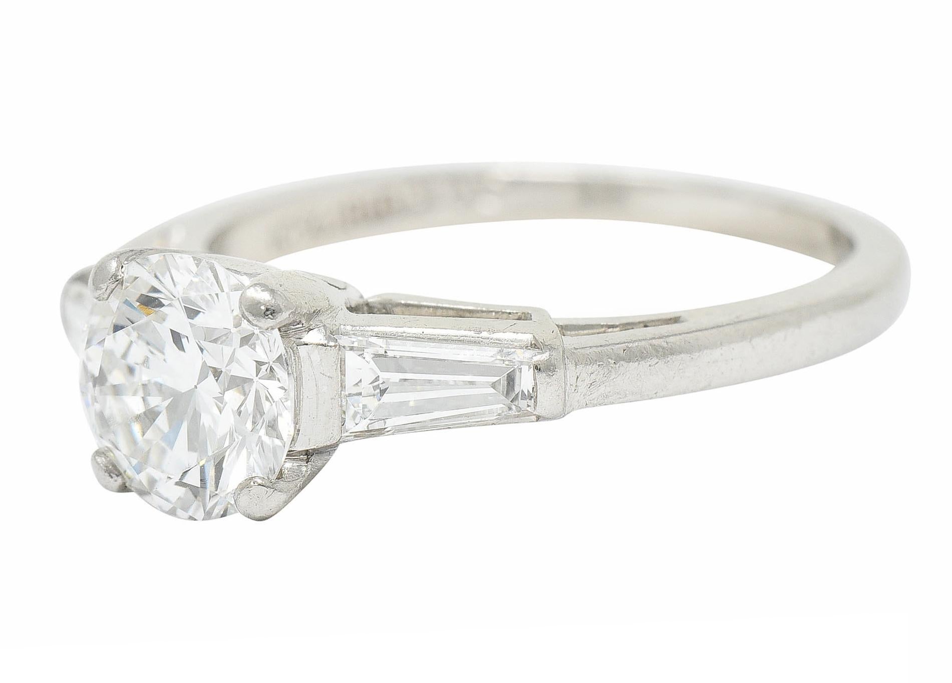 Bague de fiançailles en platine avec diamants de 1,36 carat, années 1950 en vente 1