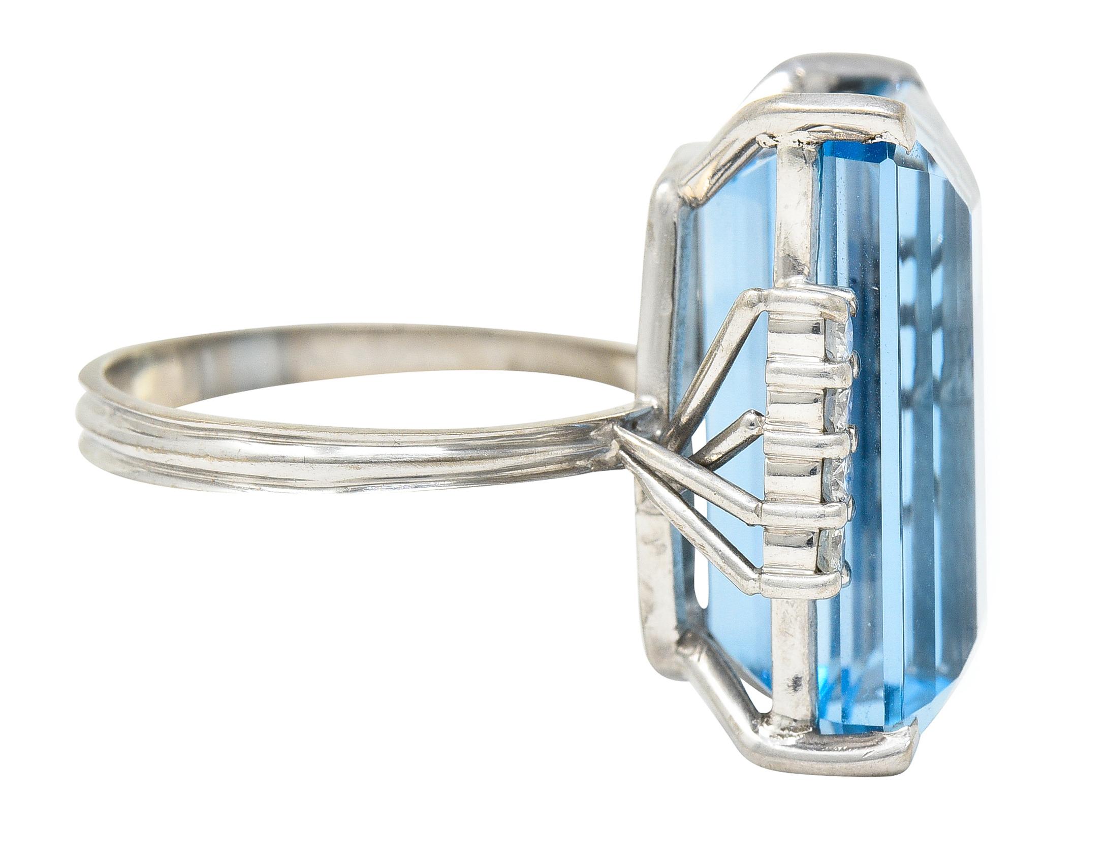 1950er Mid-Century 18,60 Karat Aquamarin-Diamant-Ring aus 18 Karat Weißgold (Smaragdschliff) im Angebot