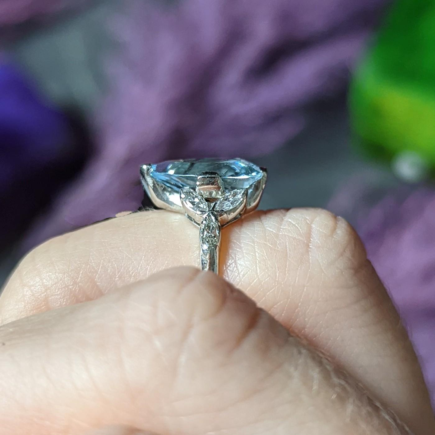 1950's Mid-Century 2.00 Carats Aquamarine Diamond Platinum Vintage Gemstone Ring For Sale 4
