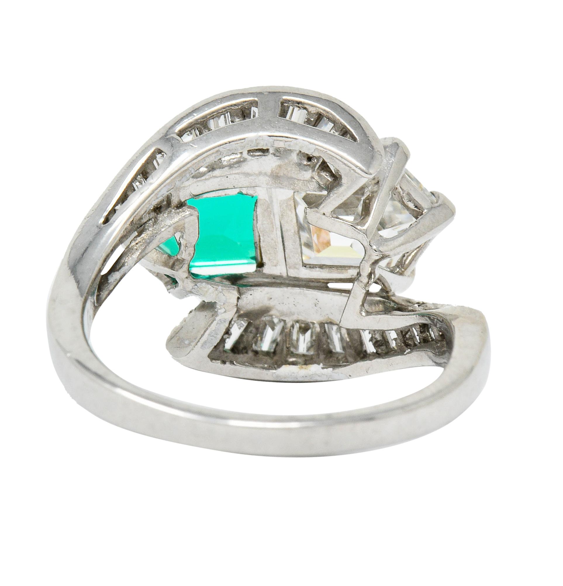 Women's or Men's 1950's Mid-Century 3.46 Carats Diamond Emerald Platinum Cocktail Ring