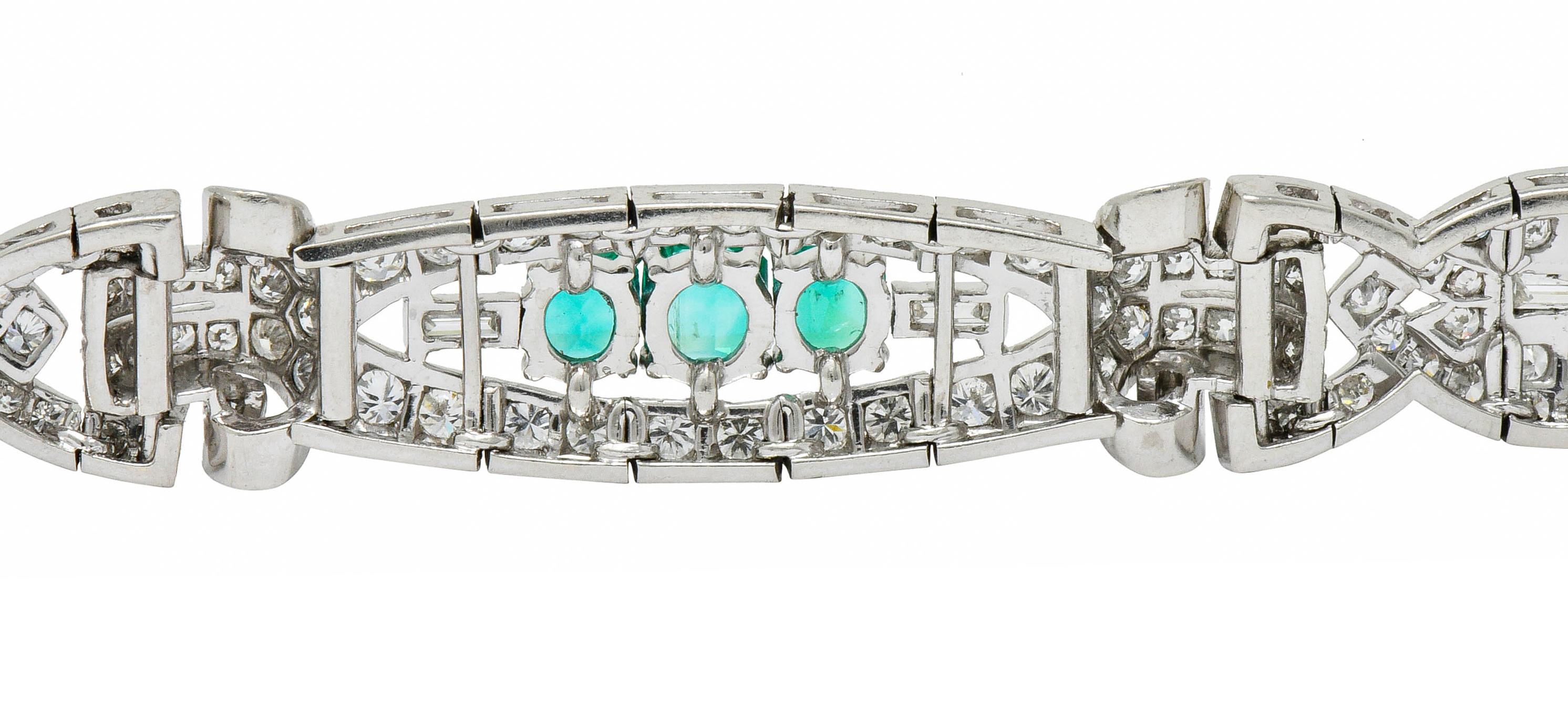 1950s Midcentury 9.55 Carat Emerald Diamond Platinum Scrolled Link Bracelet 5