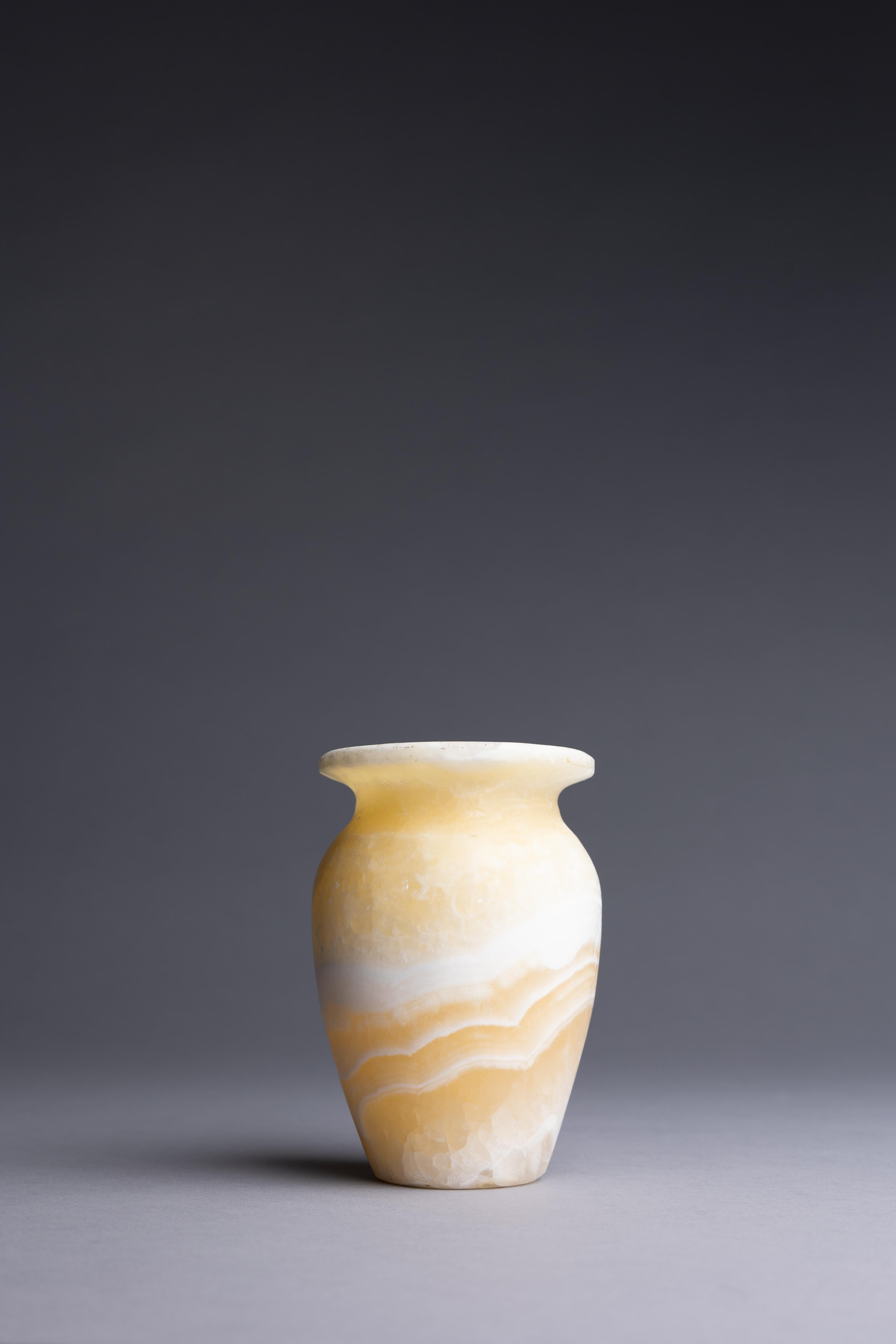 Neoclassico Vaso di pietra in alabastro del 1950, metà del secolo scorso in vendita