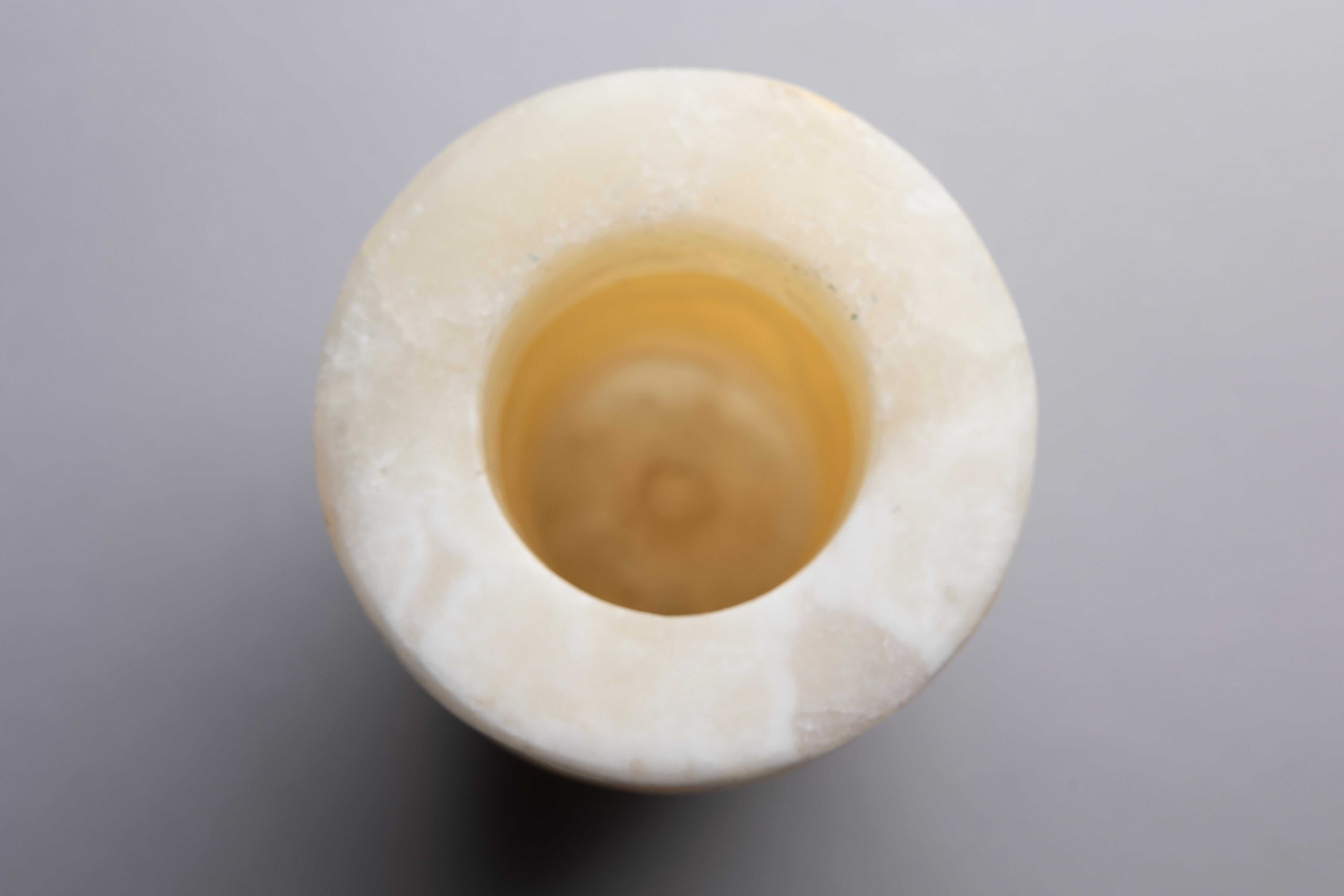 XX secolo Vaso di pietra in alabastro del 1950, metà del secolo scorso in vendita