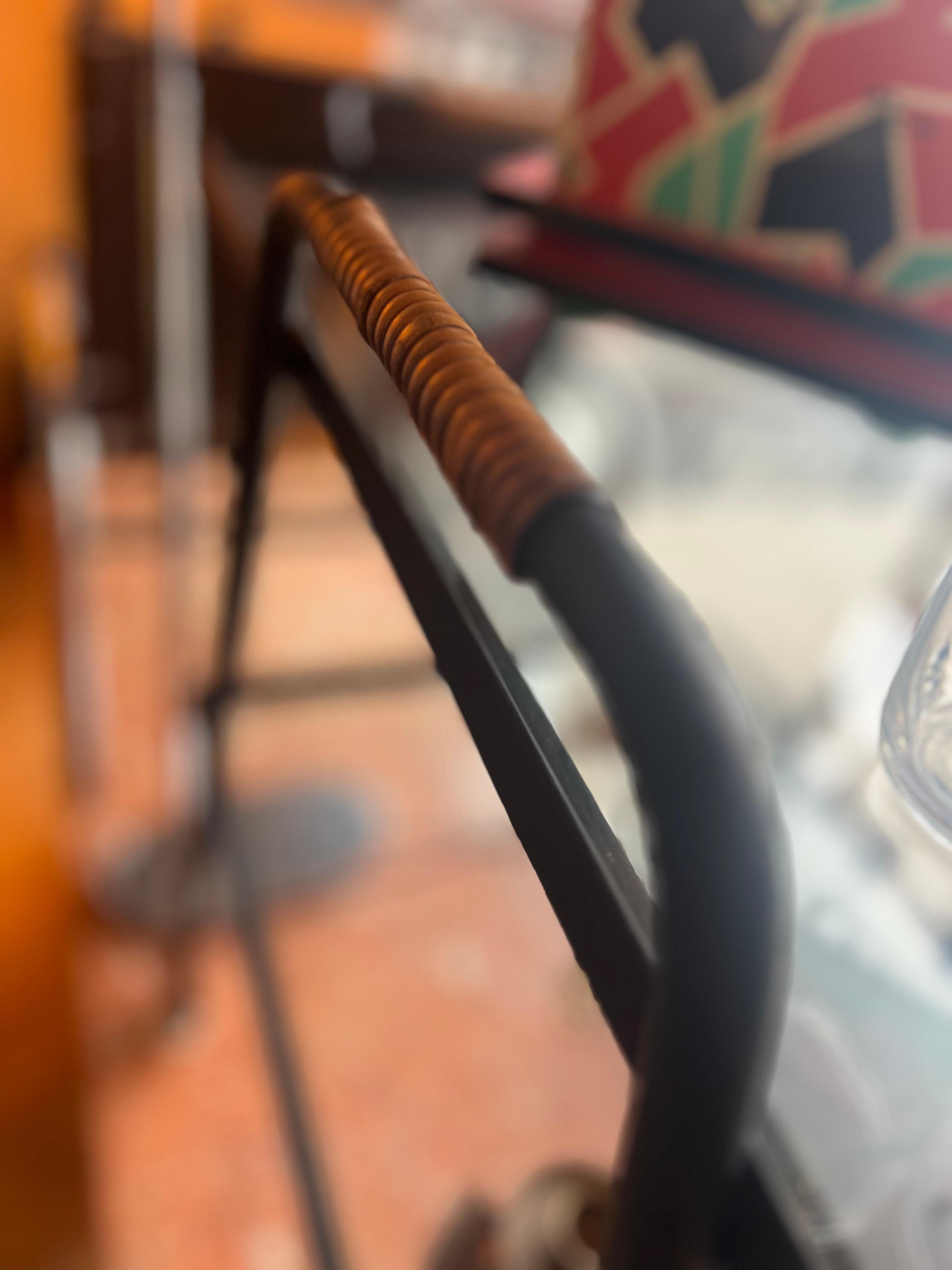 Carro de Bar Raro de la Era Atómica de Mediados de Siglo 1950 Armazón de Hierro con Asas de Caña en Bueno estado para la venta en San Diego, CA