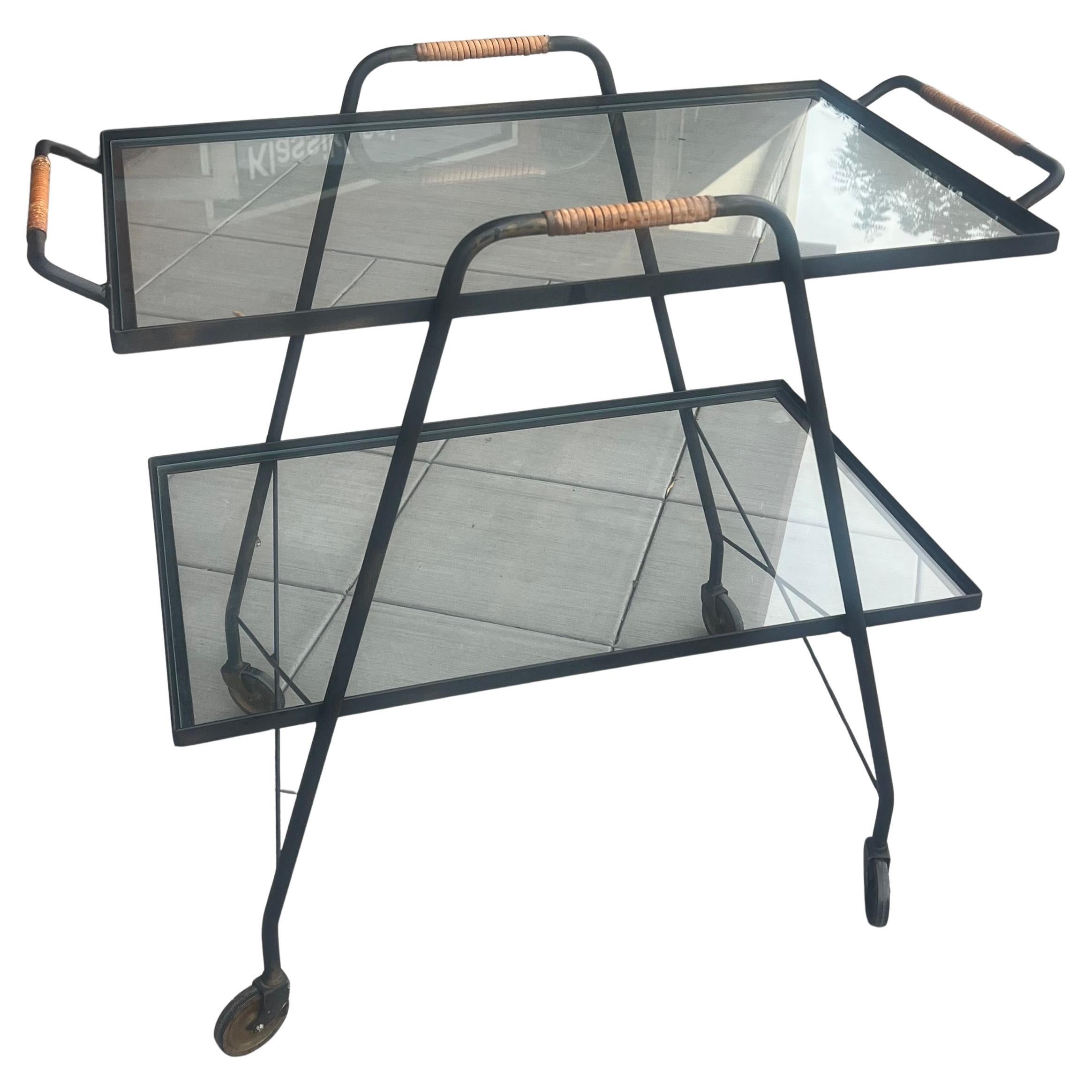 Carrello da bar del 1950, metà secolo dell
era atomica, con struttura in ferro e maniglie in canna