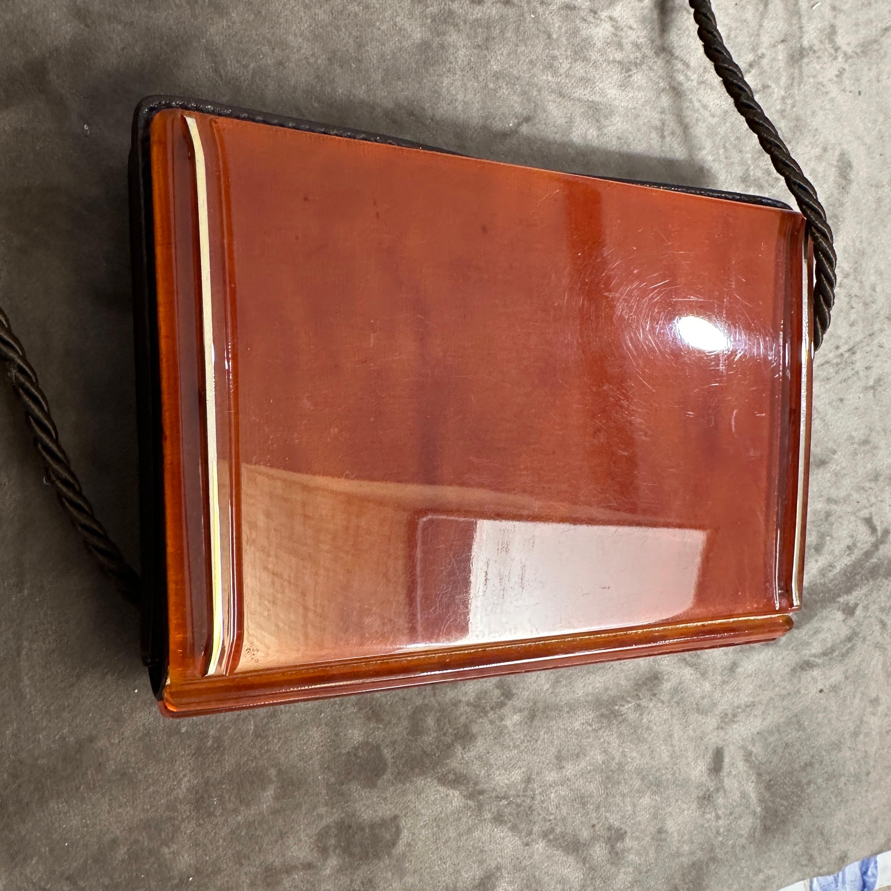 1950s Mid-Century Bakelite and Brass Italian Shoulder Mini Bag In Good Condition For Sale In Aci Castello, IT