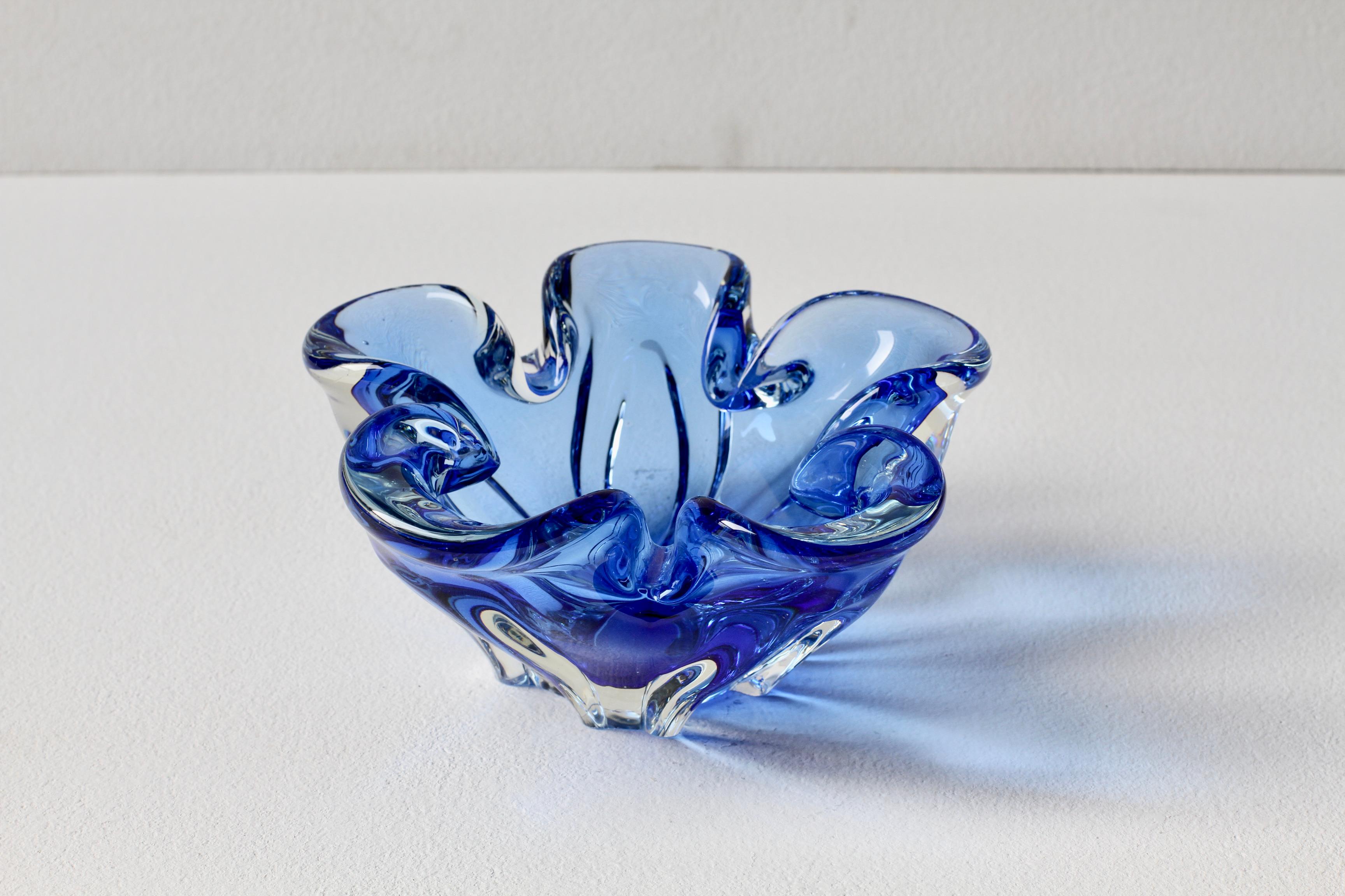 A beautiful Mid-Century Modern Vintage Italian biomorphic shaped and five lipped Murano light blue glass bowl or ashtray with folded rims.