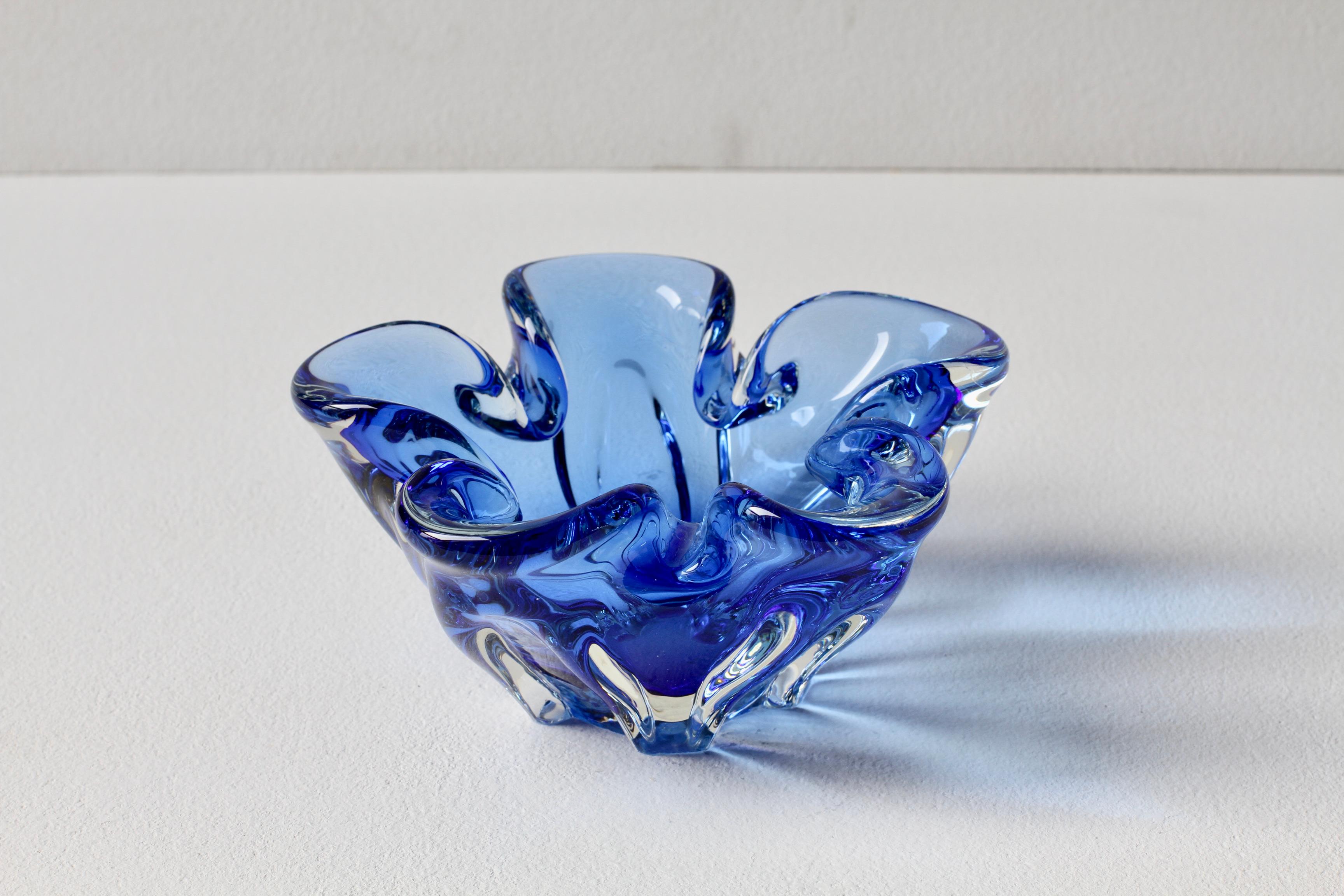 1950s Mid-Century Blue 'Flower Petal' Biomorphic Murano Glass Bowl or Dish For Sale 1