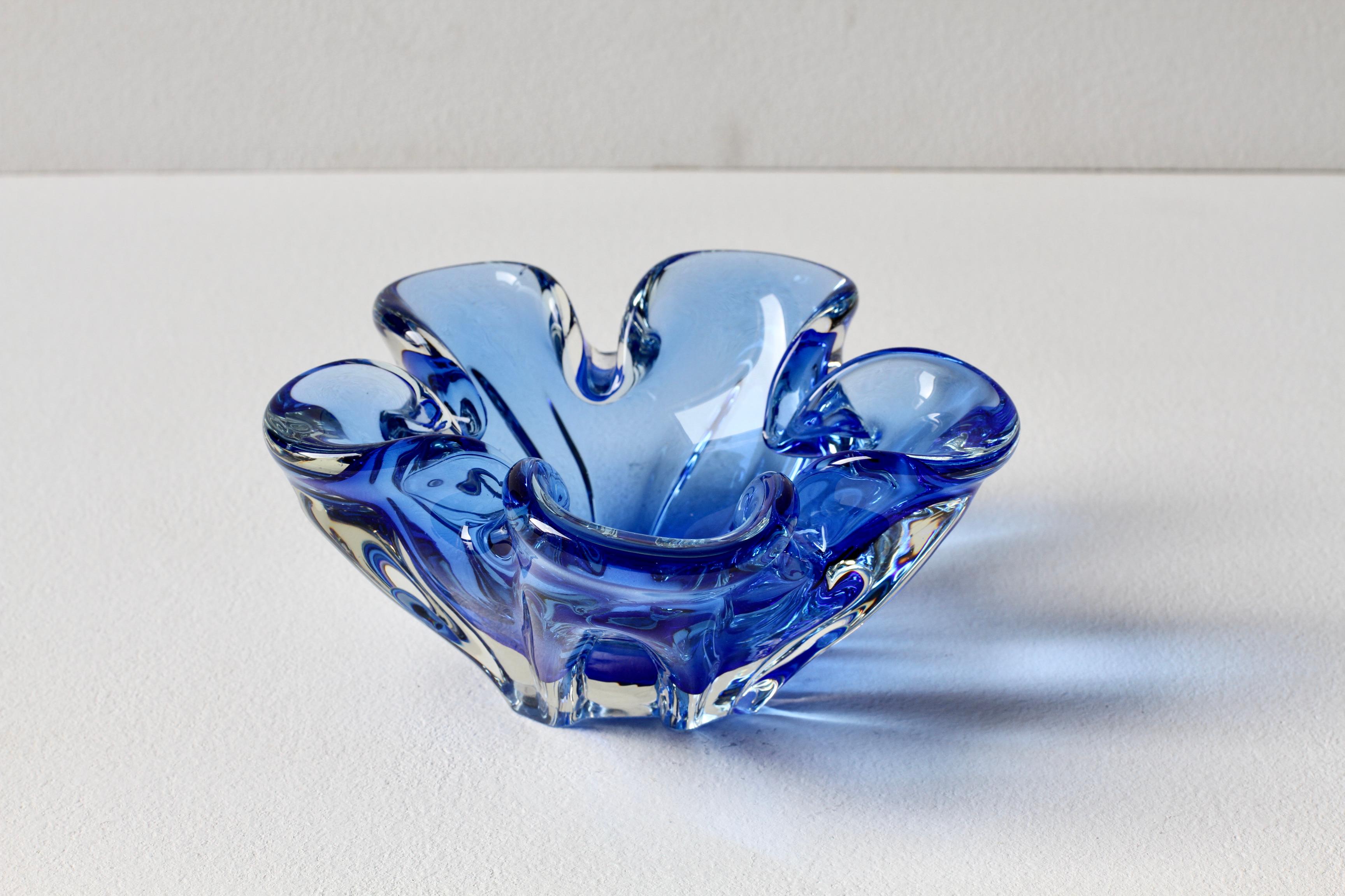 1950s Mid-Century Blue 'Flower Petal' Biomorphic Murano Glass Bowl or Dish For Sale 3