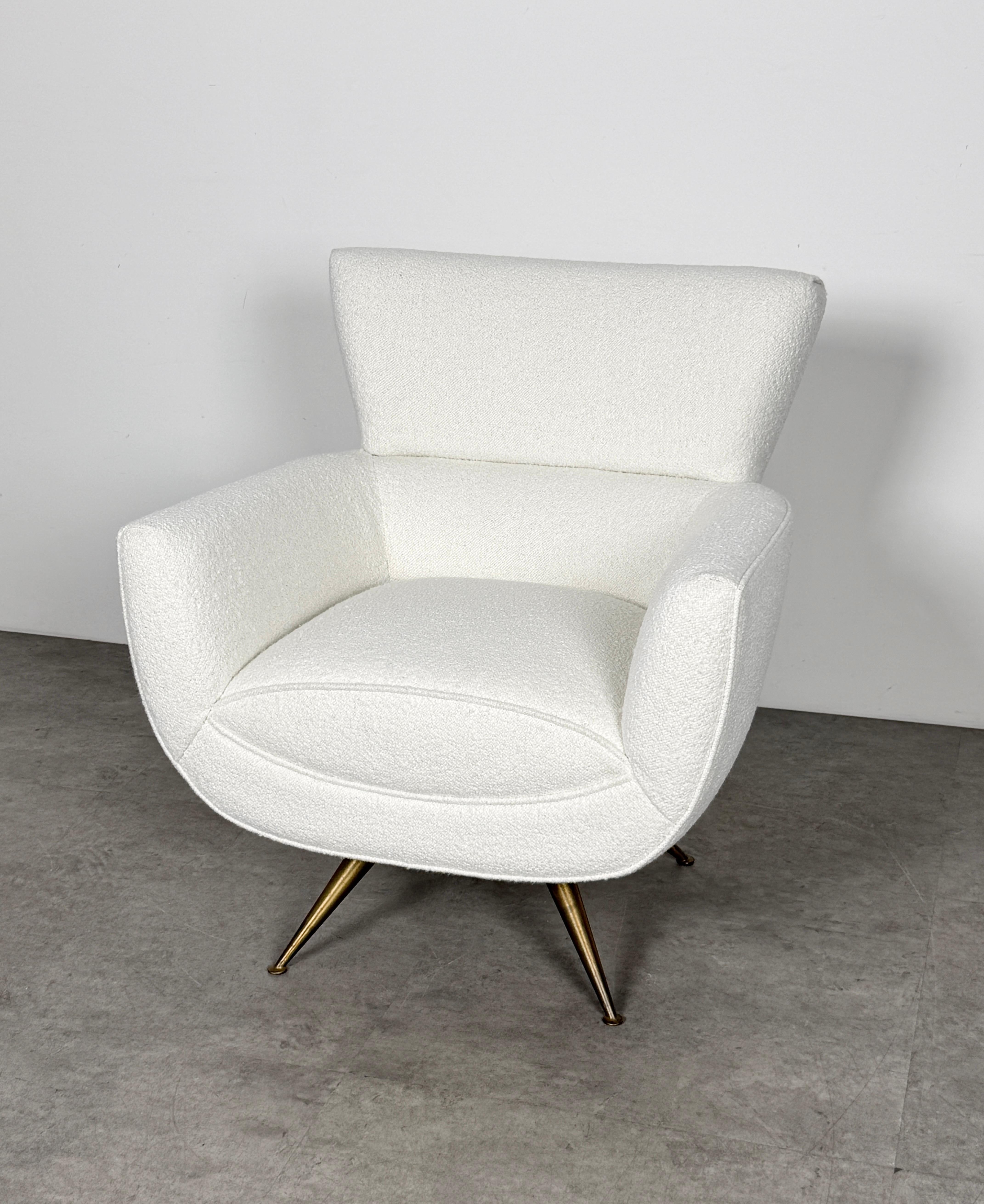 1950's Mid Century Brass Leg Swivel Lounge Chair by Henry P Glass for Chase In Good Condition For Sale In Troy, MI