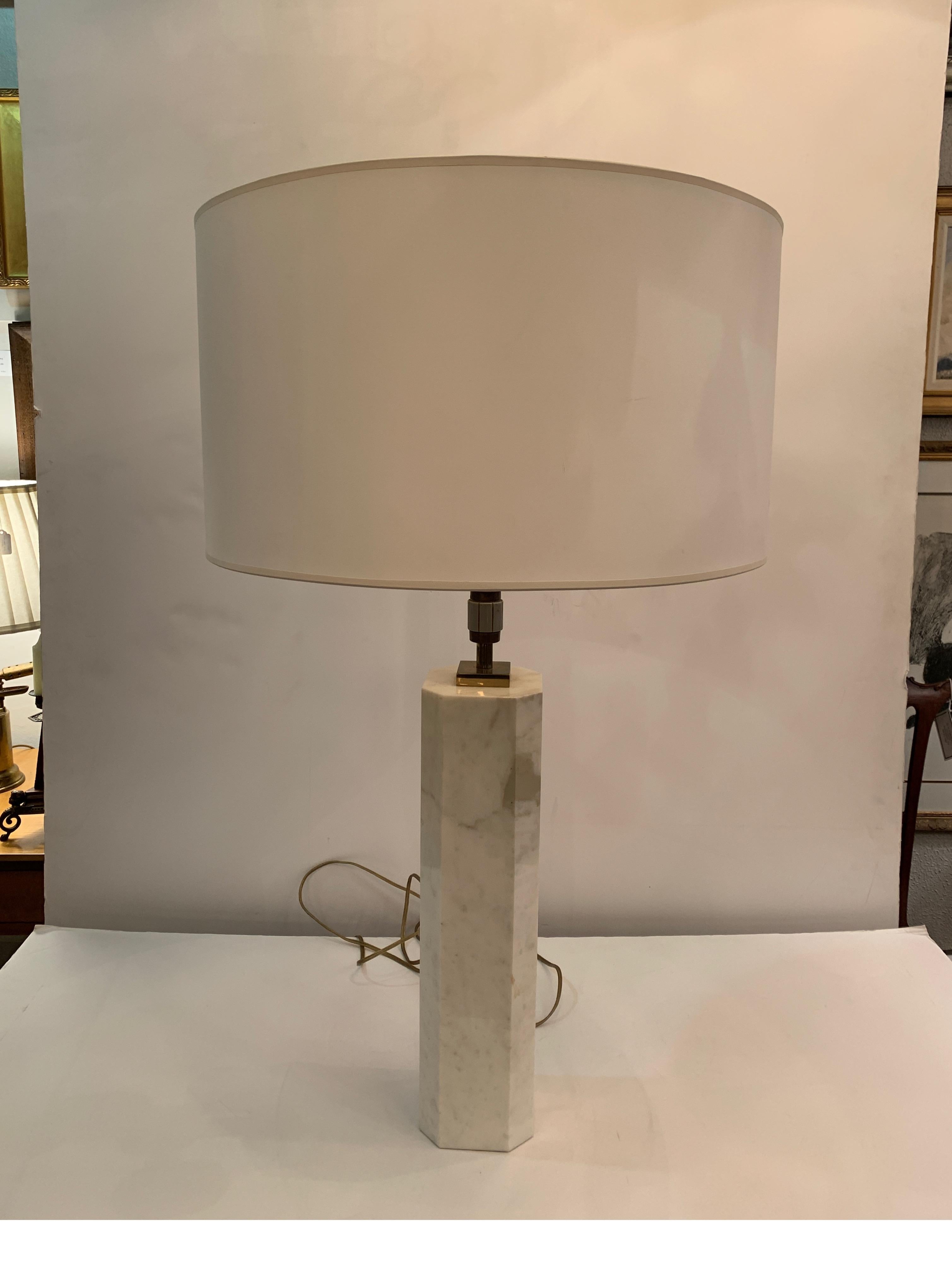 1950s midcentury Carrara marble and brass table lamp by Walter Von Nessen, all original including ceramic sockets and on and off switch on neck. 8 sided
Dimensions: 4.5