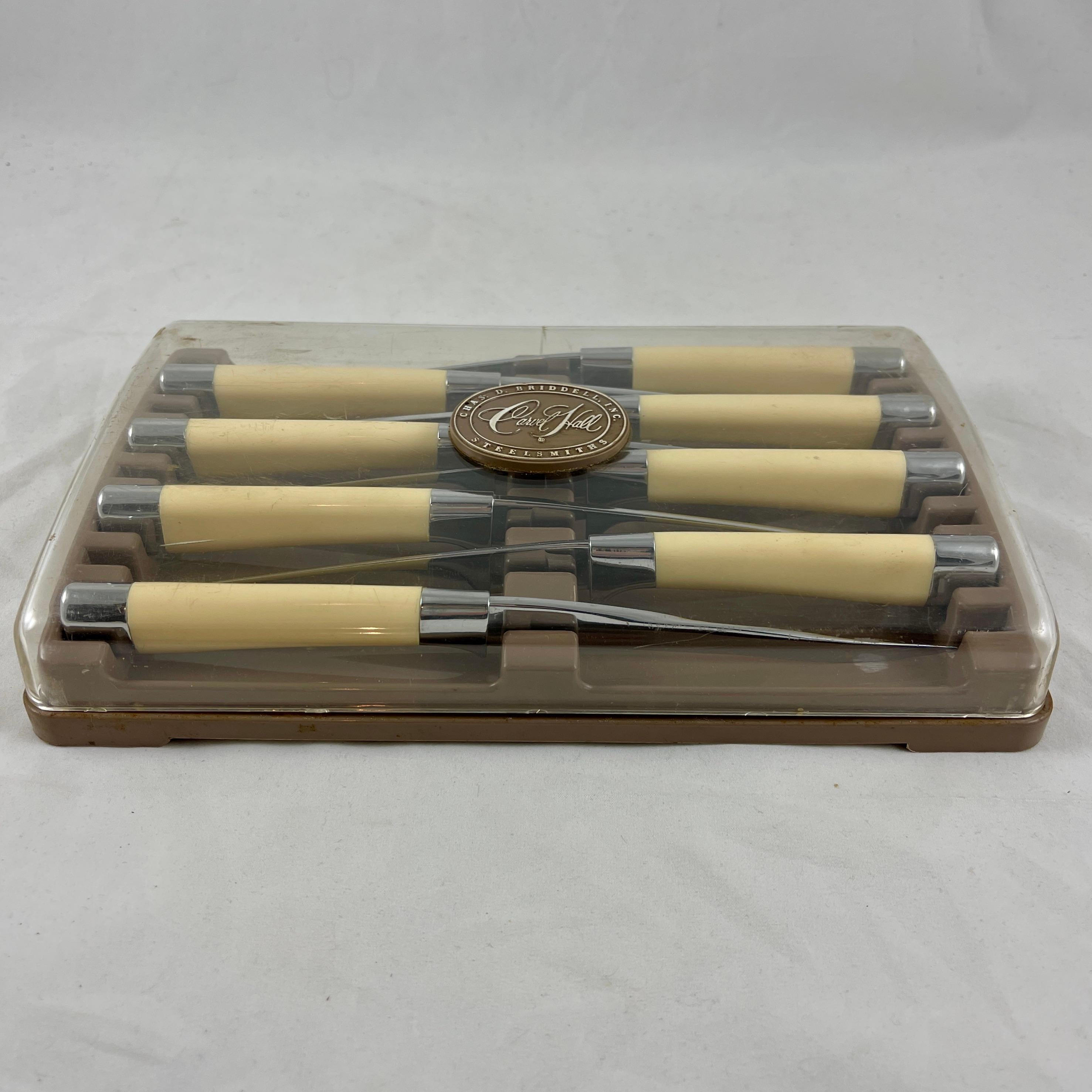 1950s Mid-Century Carvel Hall Stainless Steel Steak Knives, Cased, S/8 In Good Condition In Philadelphia, PA