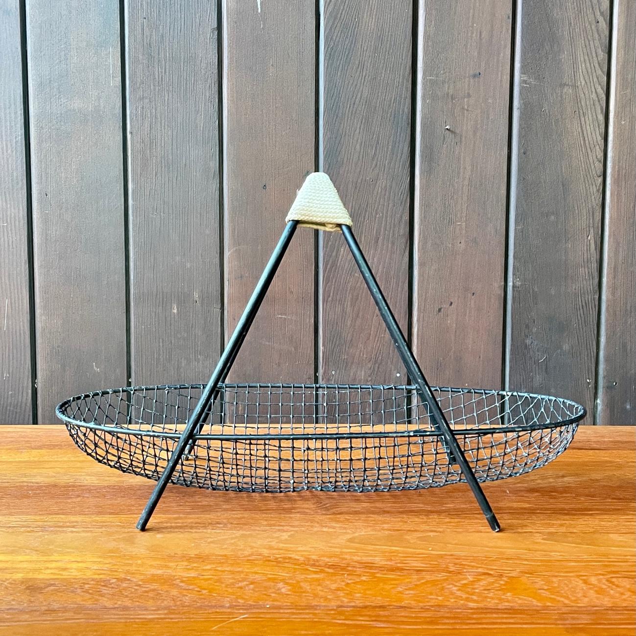 Mid-Century Modern Tony Paul for Raymor Fruit Bowl Wire Mesh Centerpiece Basket, 1950s en vente