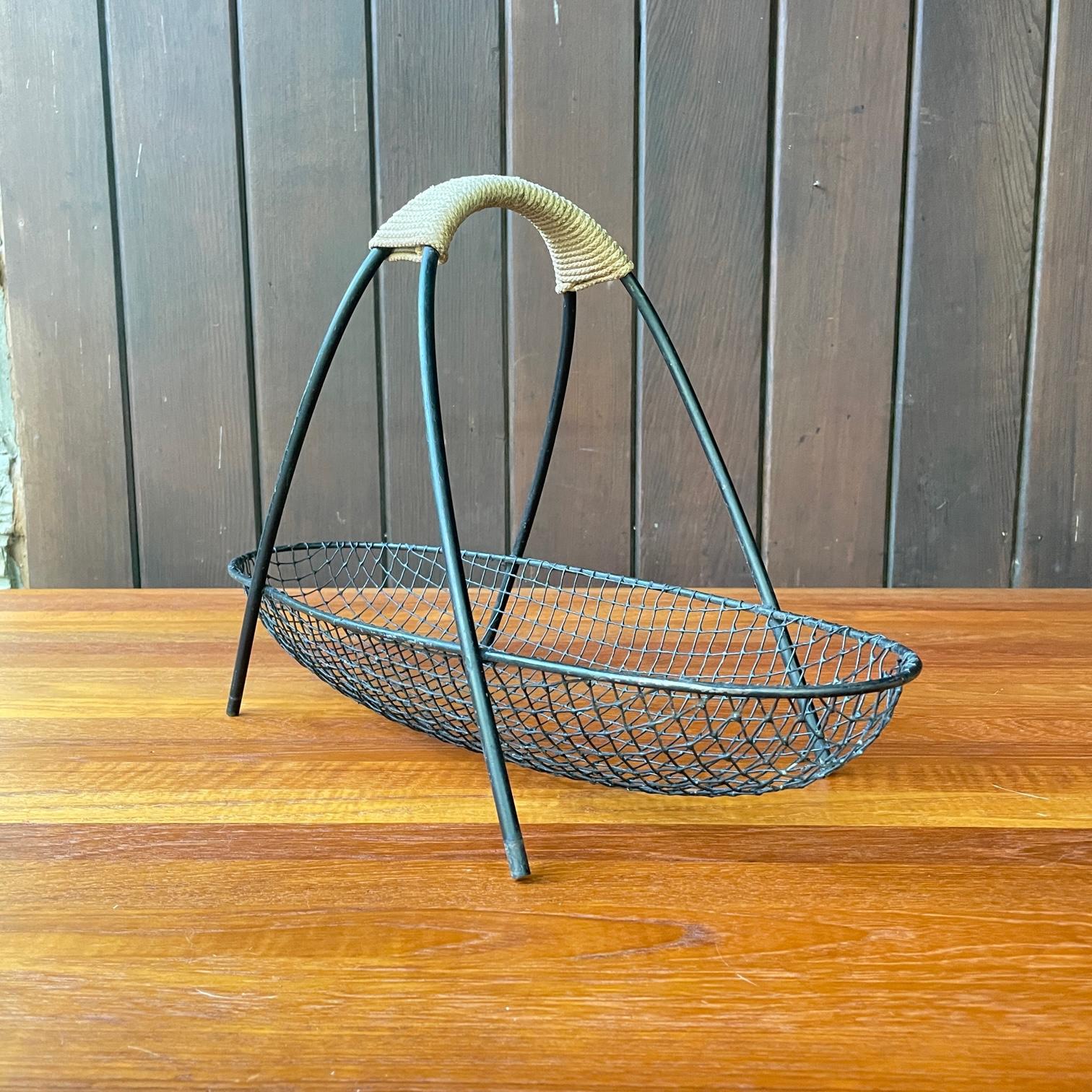 Mid-Century Modern Tony Paul for Raymor Fruit Bowl Wire Mesh Centerpiece Basket, 1950s For Sale