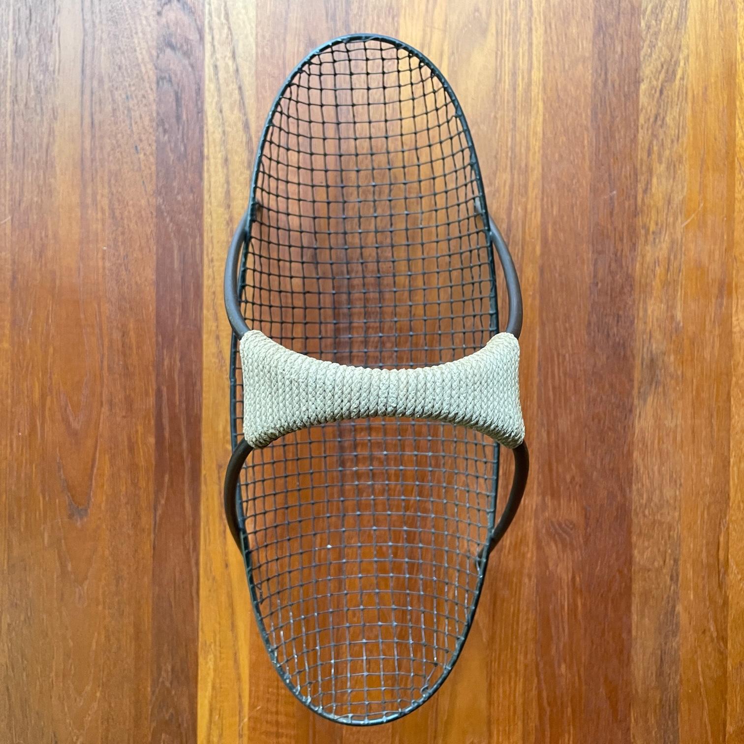 Tony Paul for Raymor Fruit Bowl Wire Mesh Centerpiece Basket, 1950s État moyen - En vente à Hyattsville, MD