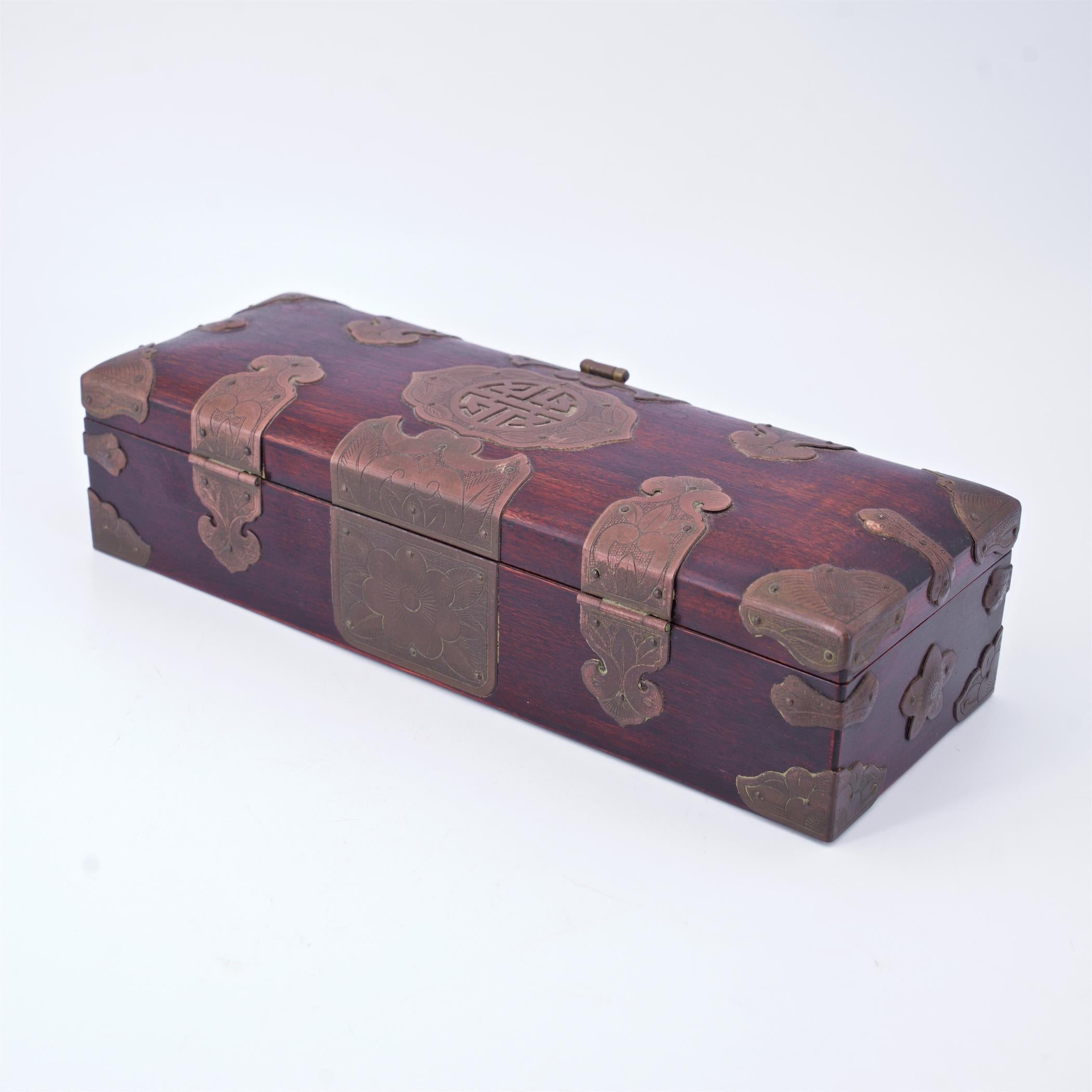 Fait main 1950s Mid-Century Chinese Rosewood+Brass Turtle Heding Jewelry Box Chinoiserie en vente