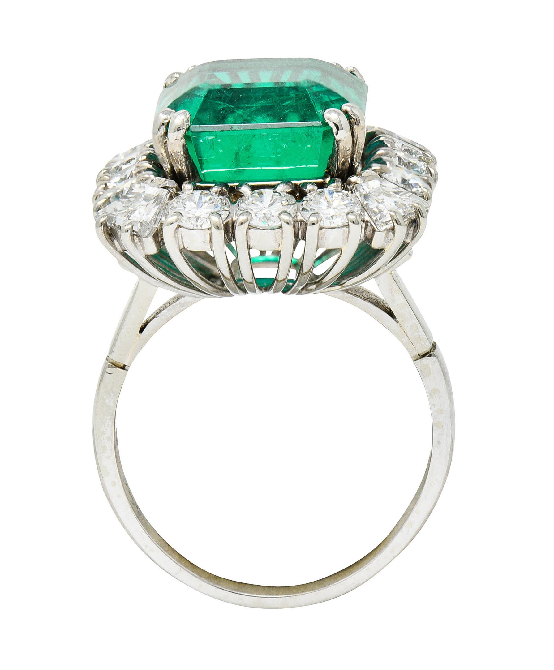 1950er Jahre Mitte des Jahrhunderts Kolumbianischer Smaragd Diamant 18 Karat Weiß Cluster Ring AGL 4