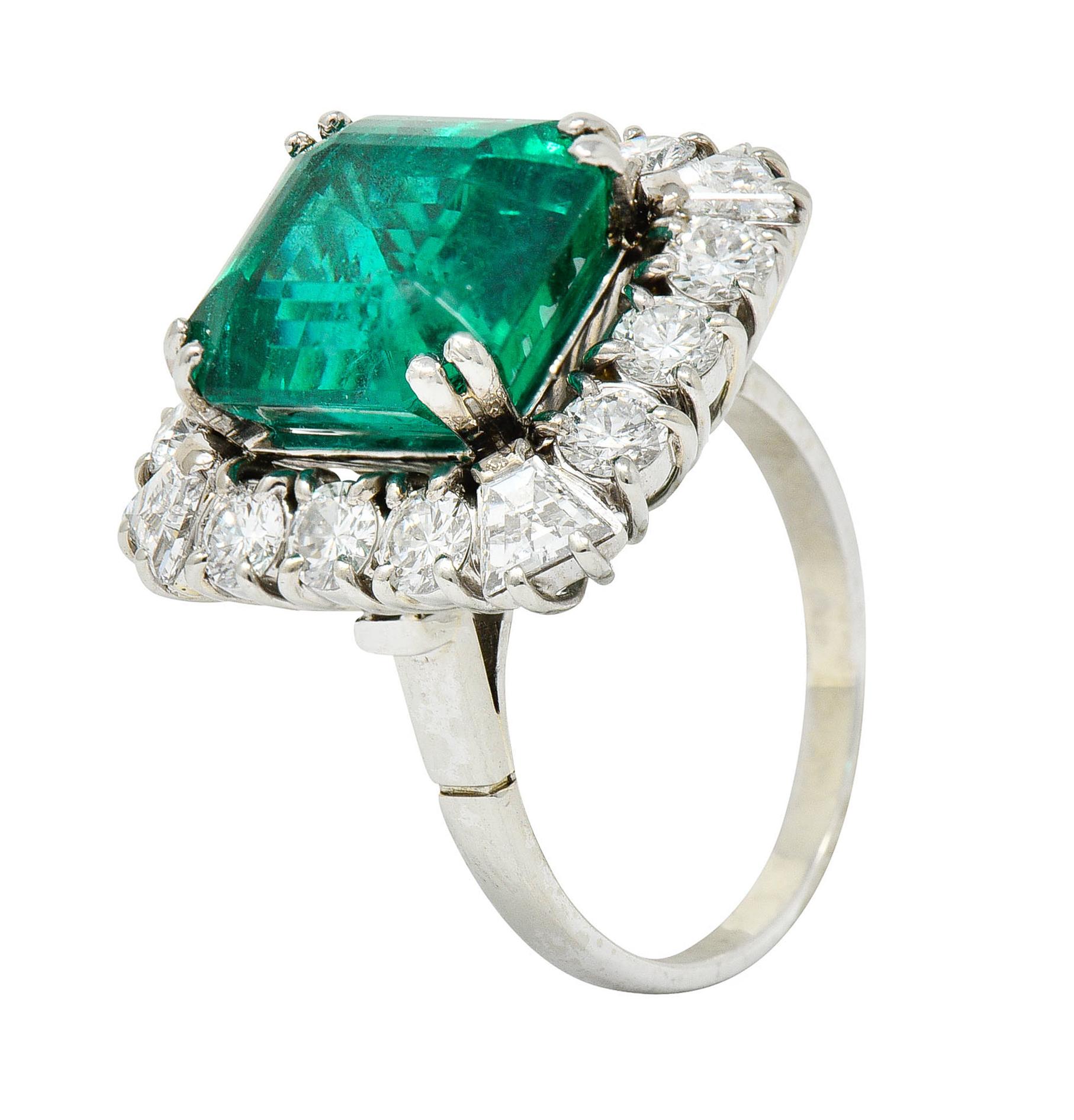 1950er Jahre Mitte des Jahrhunderts Kolumbianischer Smaragd Diamant 18 Karat Weiß Cluster Ring AGL 5