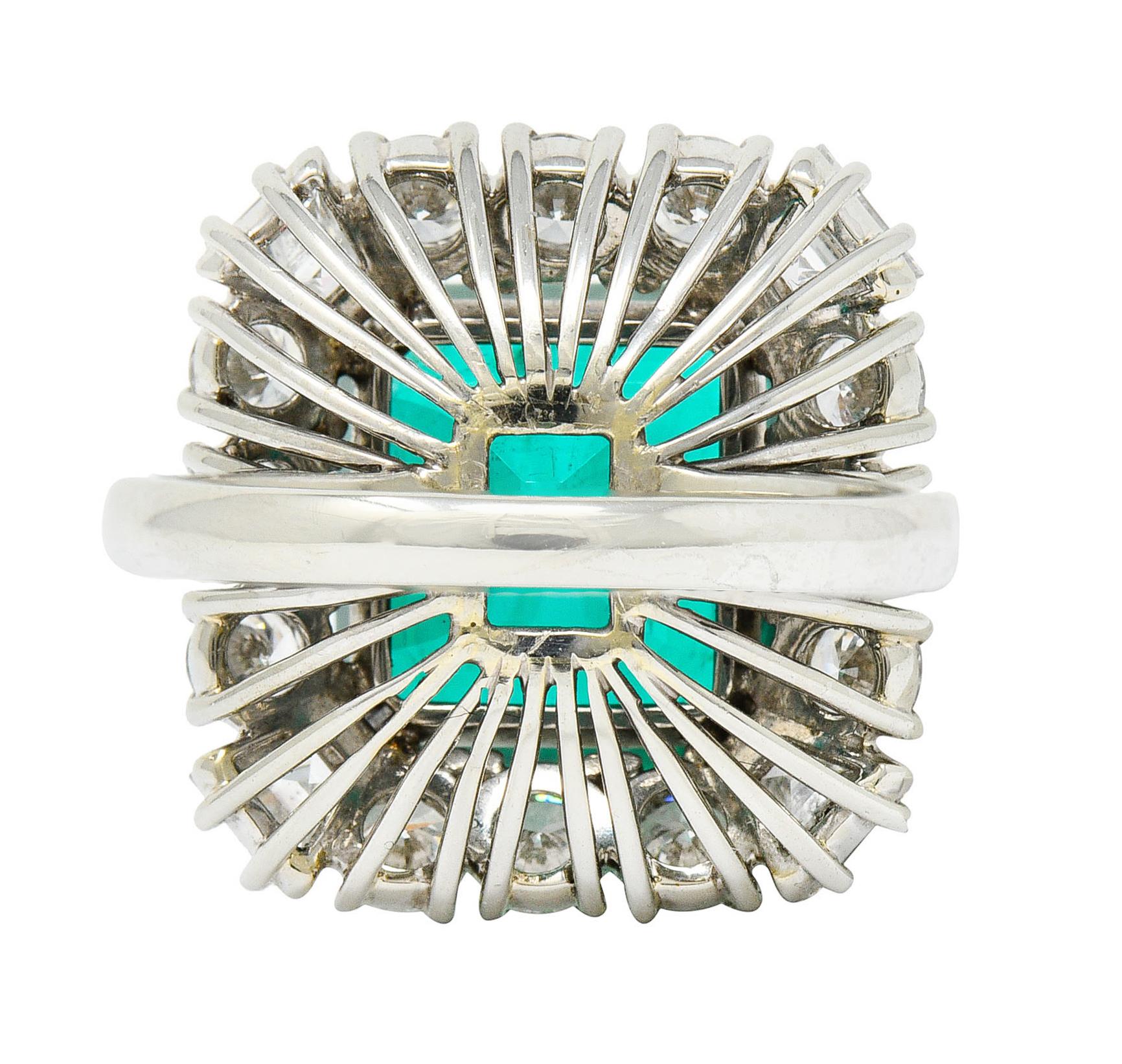 1950er Jahre Mitte des Jahrhunderts Kolumbianischer Smaragd Diamant 18 Karat Weiß Cluster Ring AGL im Zustand „Hervorragend“ in Philadelphia, PA