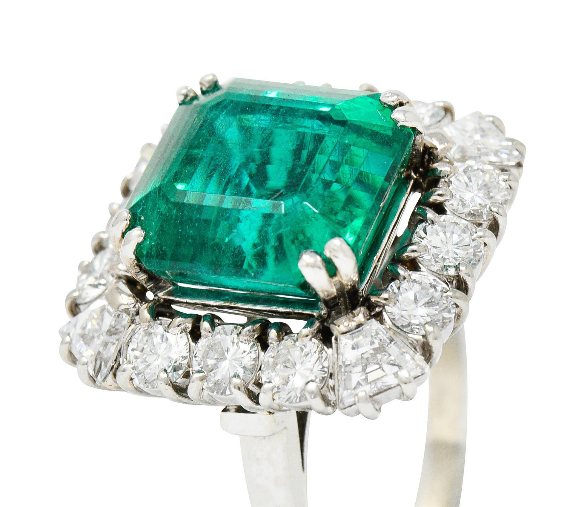 1950er Jahre Mitte des Jahrhunderts Kolumbianischer Smaragd Diamant 18 Karat Weiß Cluster Ring AGL 2
